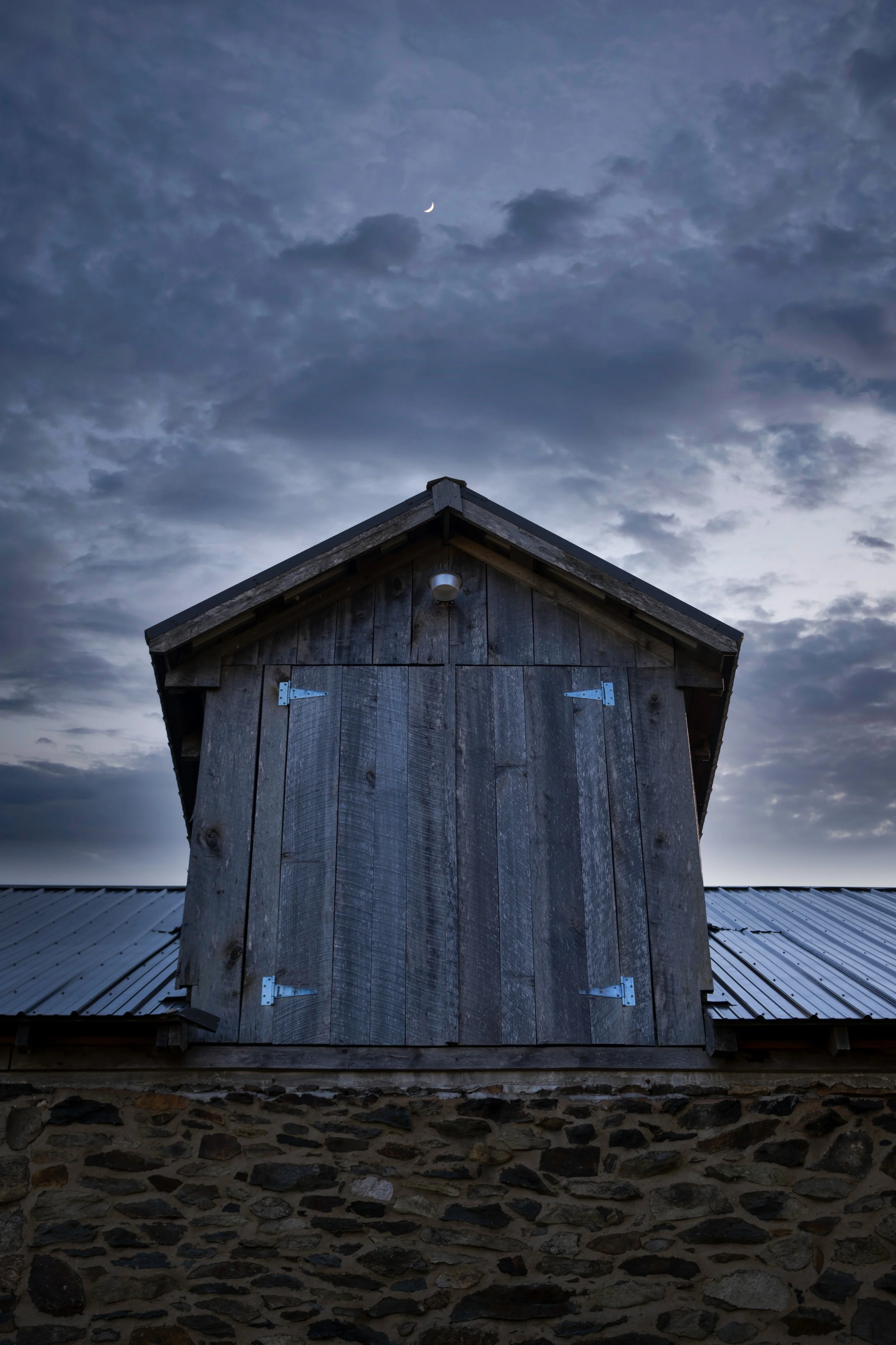 “Quiet Barn” Wins Honorable Mention in Fine Art at 21st Julia Margaret Cameron Award