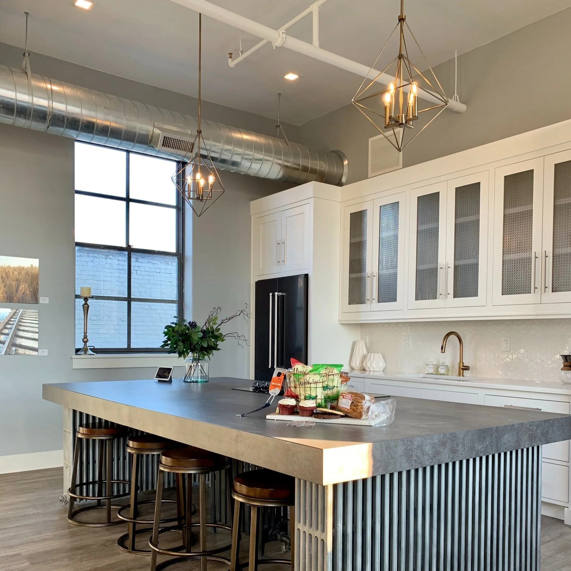 How to Manage a Successful Remodeling Company&nbsp;manual provides you with 21 construction-specific job descriptions, documented procedures for each task an employee is responsible for, and checklists for every company procedure.