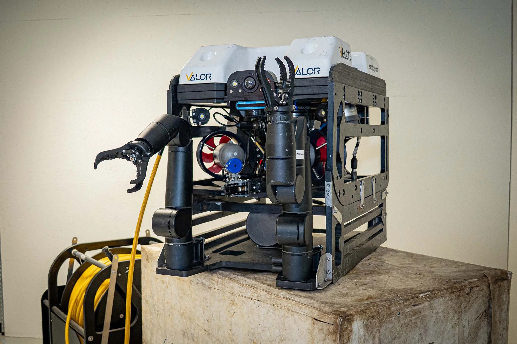 Vriezoo's Valor ROV Equipped With the Rayfin Uplink