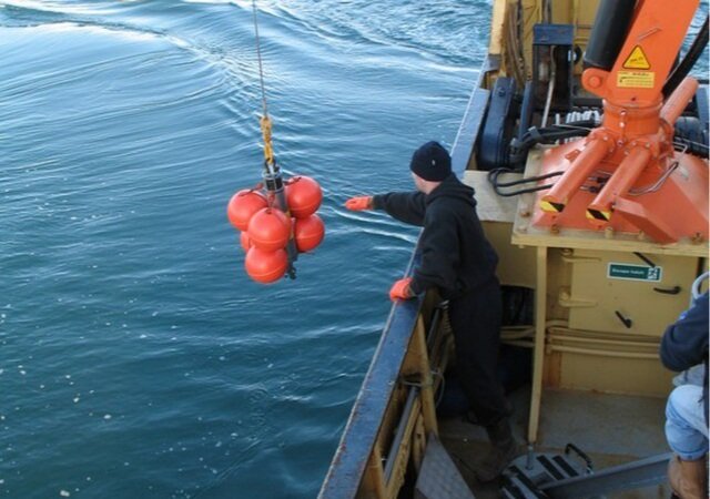 acoustic system deployed from subsea vessel