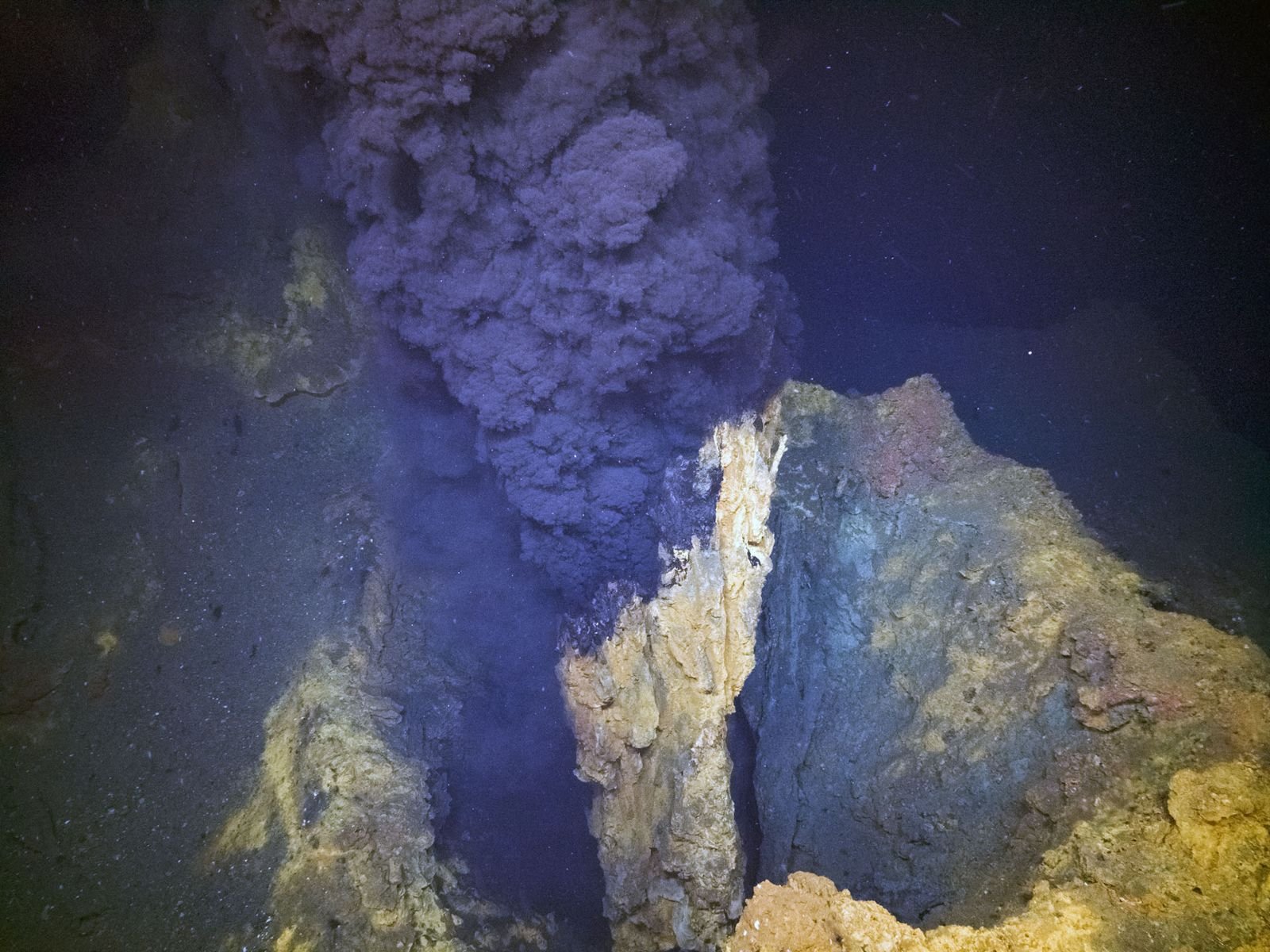 Volcanic Eruption, Rayfin Mk1 Benthic - REV Ocean