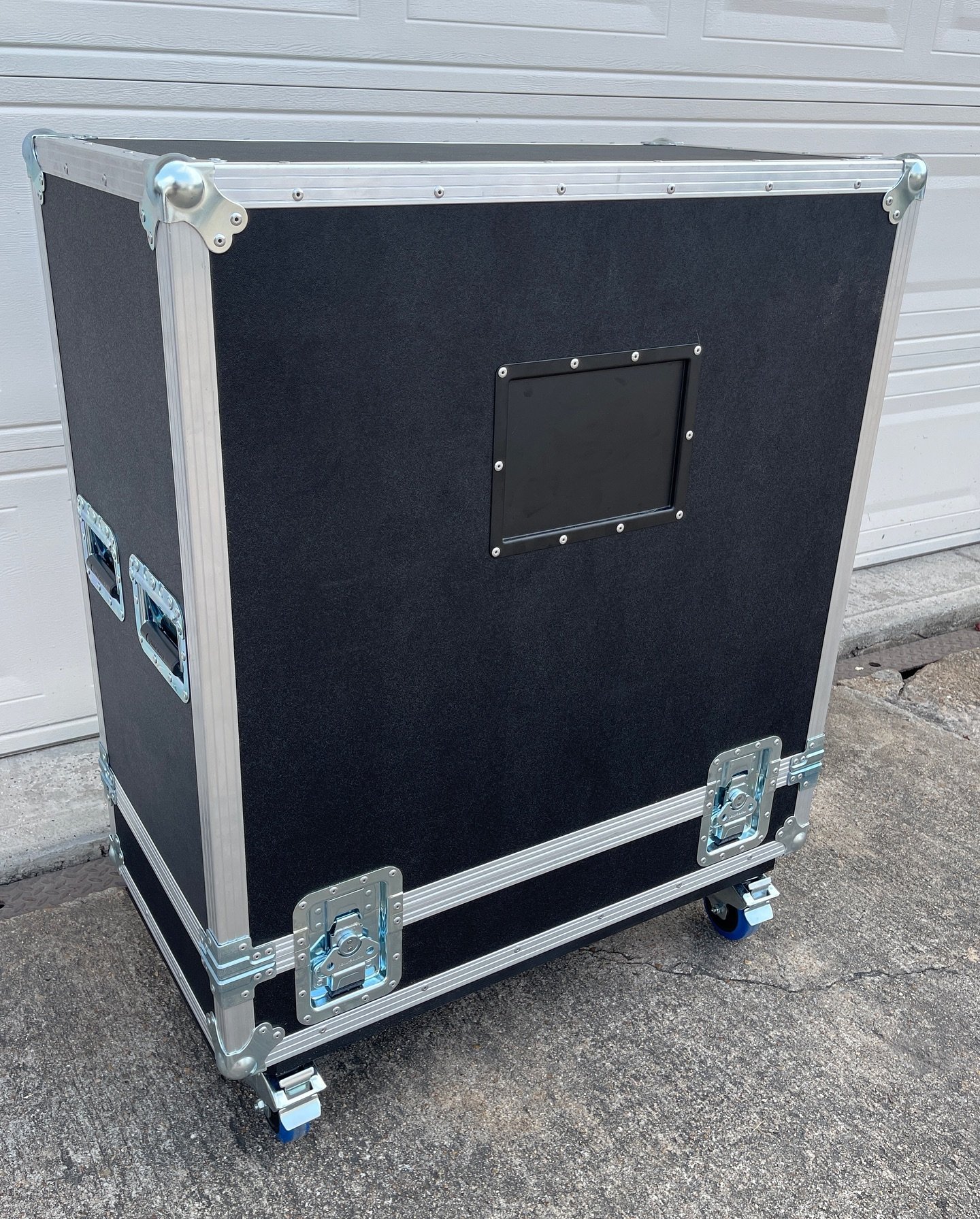 4x12 lift off case going out to the boy, @terrymcorso (@alienantfarmofficial) #roadcase #roadcases #atacase #atacases #flightcase #flightcases #4x12cab