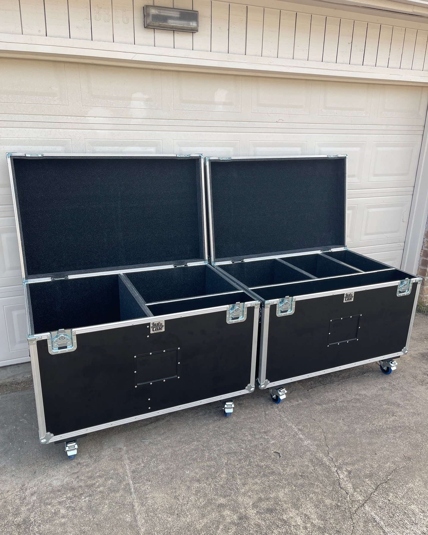 Drum trunks for the boy @lukehollandd of @fallinginreverse. Trying out the 4&rdquo; automatic casters on this build. They will automatically sit in line for stacking when the case is lifted up. Have fun @matthorndrums. #roadcase #roadcases #flightcas