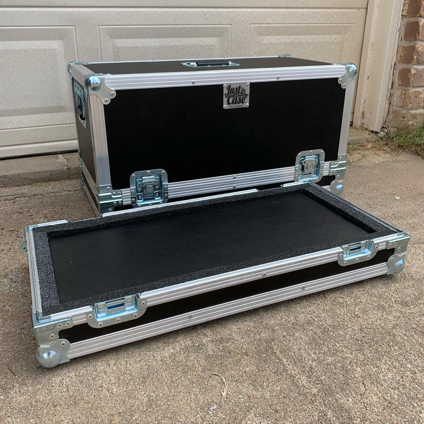 Lift off head cases for @carcassband #roadcase #roadcases #flightcase #flightcases #atacase #atacases #carcassband