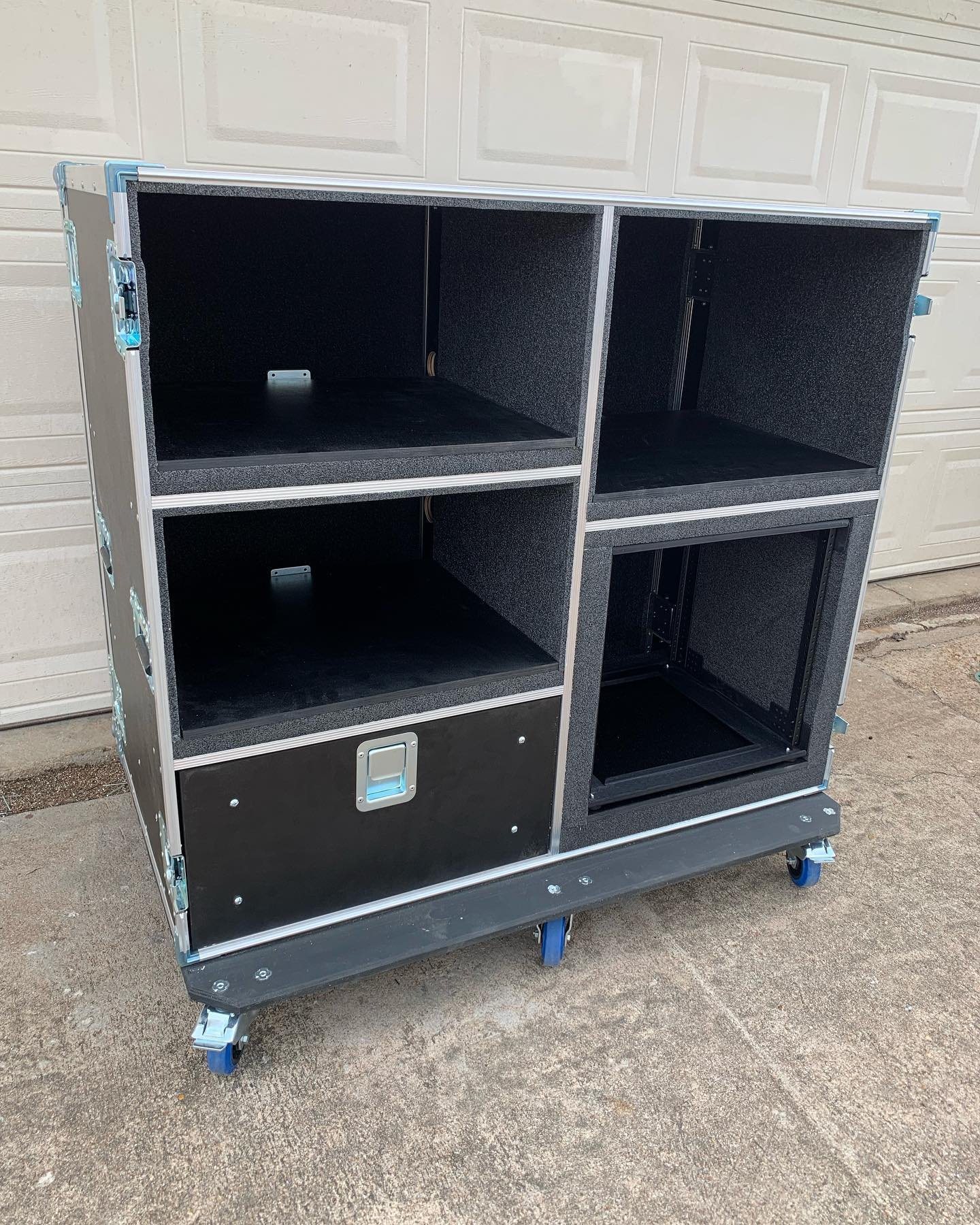 Mother case for @theplotinyouofficial. #roadcase #rodcases #atacase #atacases #flightcase #flightcases #mothercase #godrack