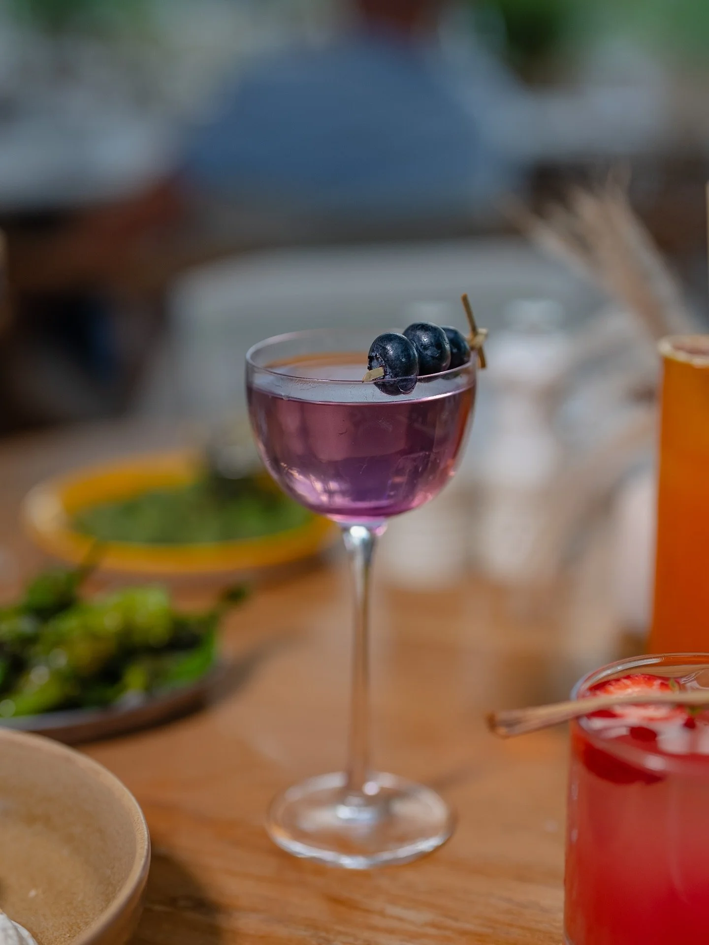 ✨En perfekt början på kvällen
Skål & välkommen - Bordsbokning via länk i bio.
#uteservering #josefinasthlm #summerdrinks #cocktails #royalview #kungligadjurgården
