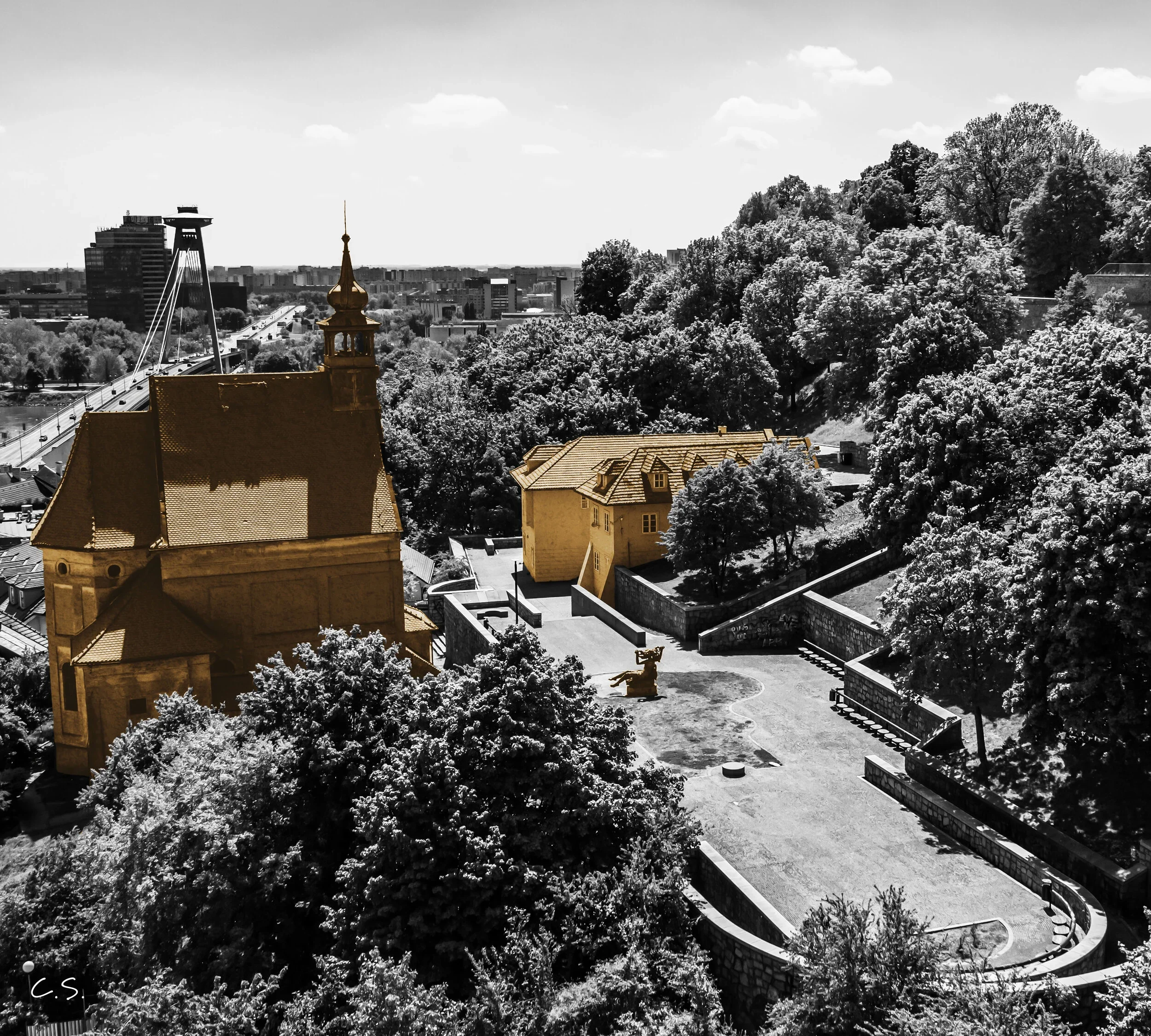 DJI_0053-bez_travyHDR.webp