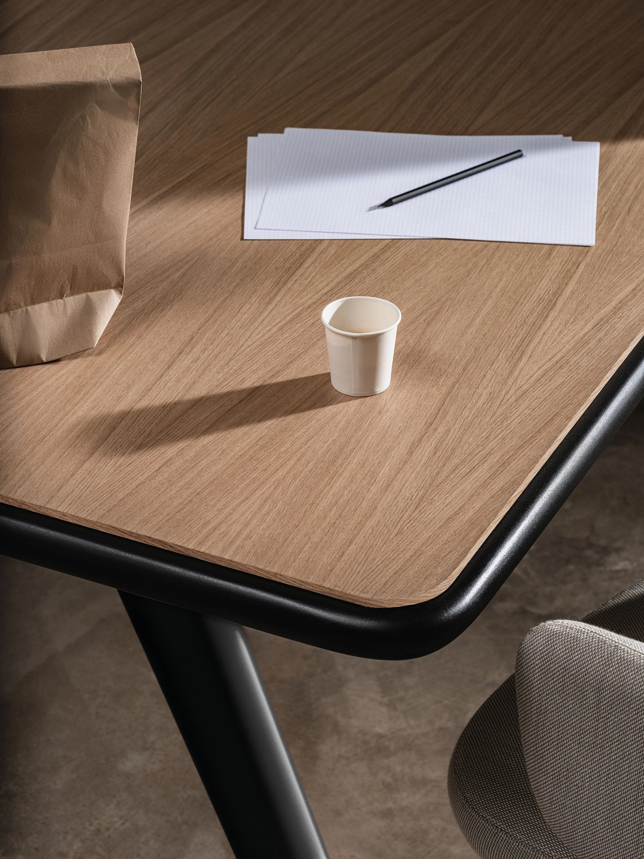 planar_table_andreu_world_5.jpg