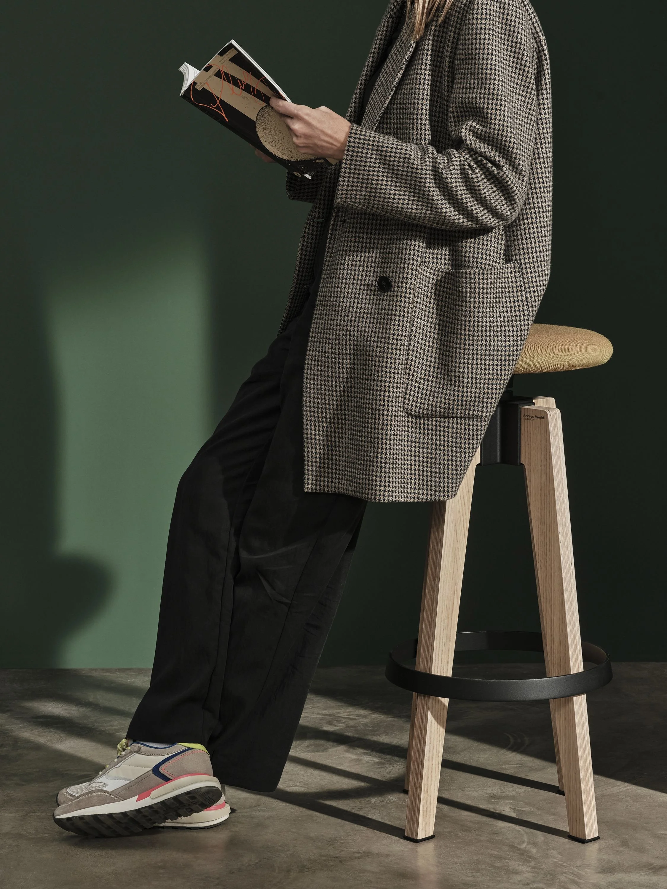 maksim_stool_andreu_world_2.jpg