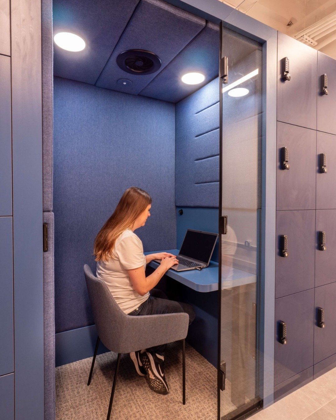 At @Spacestor, Quiet never means boring. In fact, it can be the most expressive part of your workspace...Meet Portals Quiet.

Portals Quiet lets you turn focus spaces into something truly yours. From glass and graphics to colours, seating styles, and