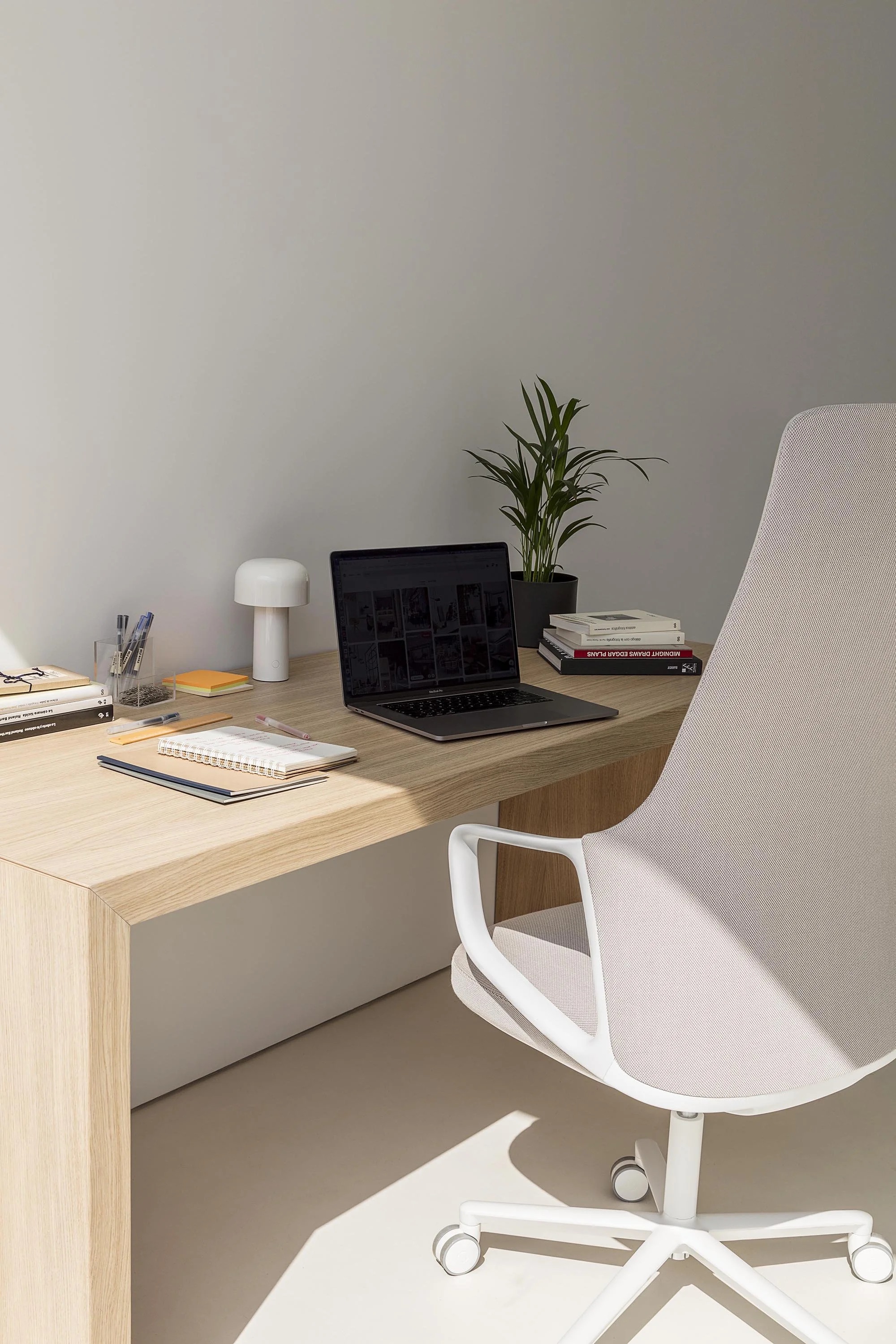 calma_chair_andreu_world_6.jpg