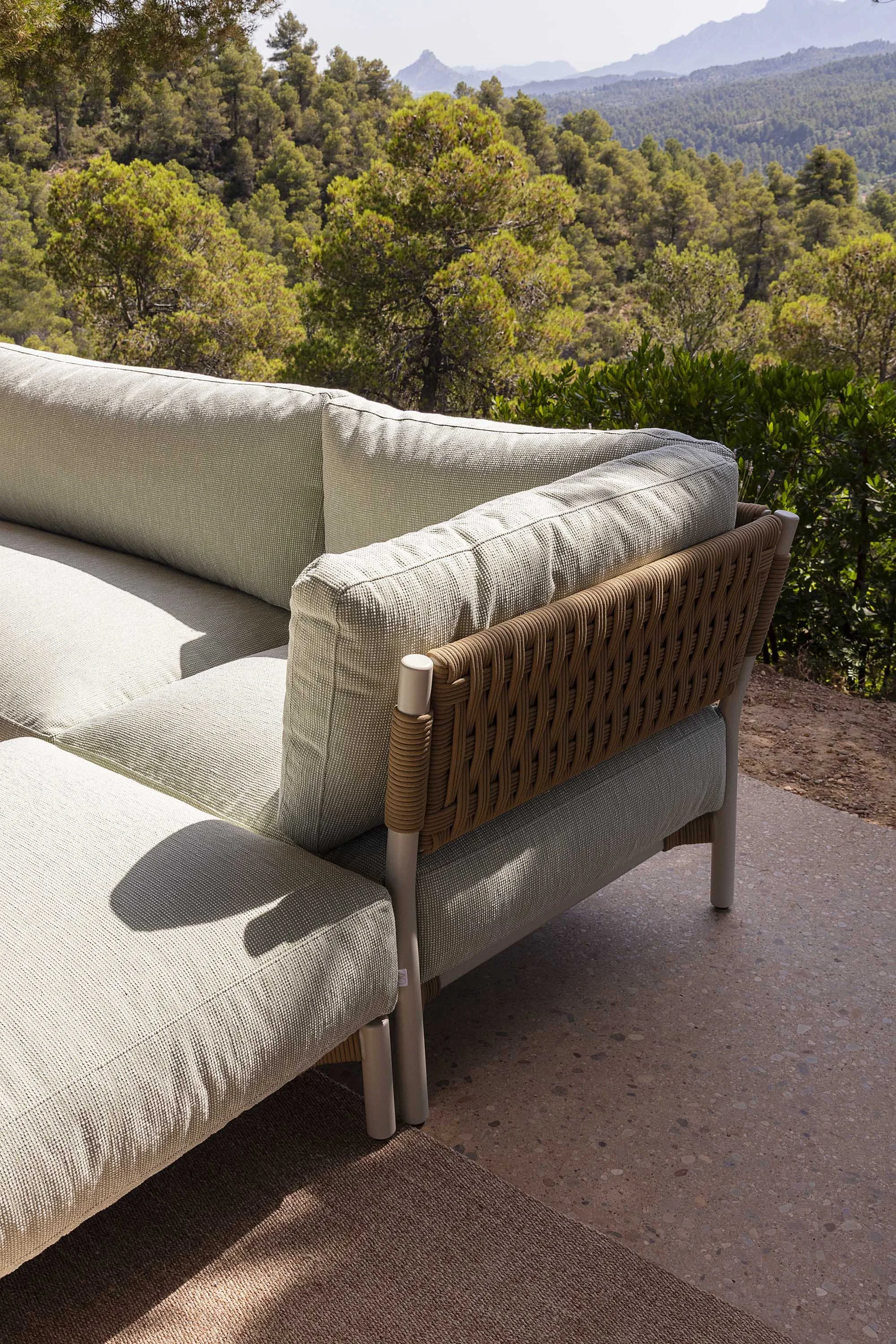 brezal_modular_sofa_andreu_world_2.jpg
