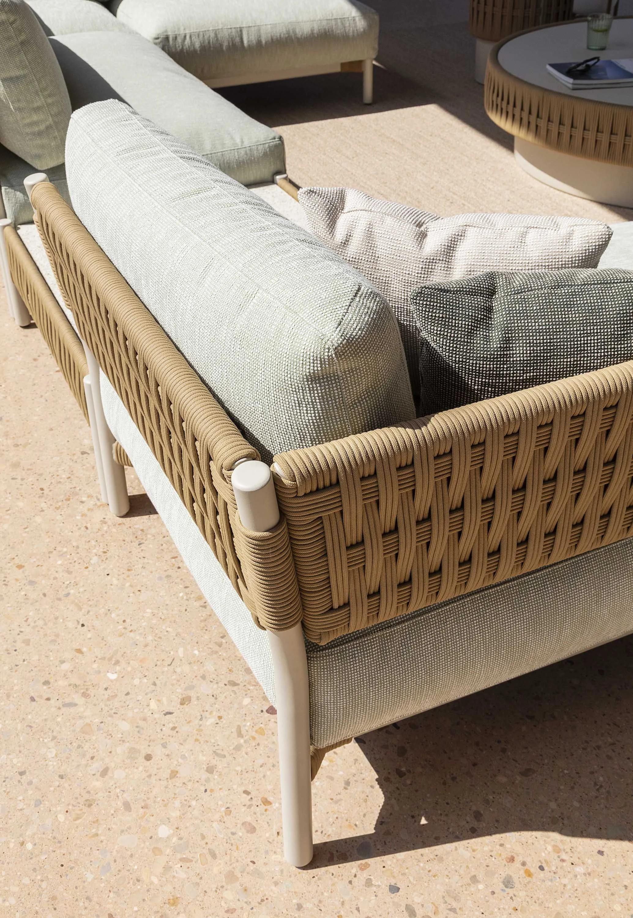 brezal_modular_sofa_andreu_world_3.jpg