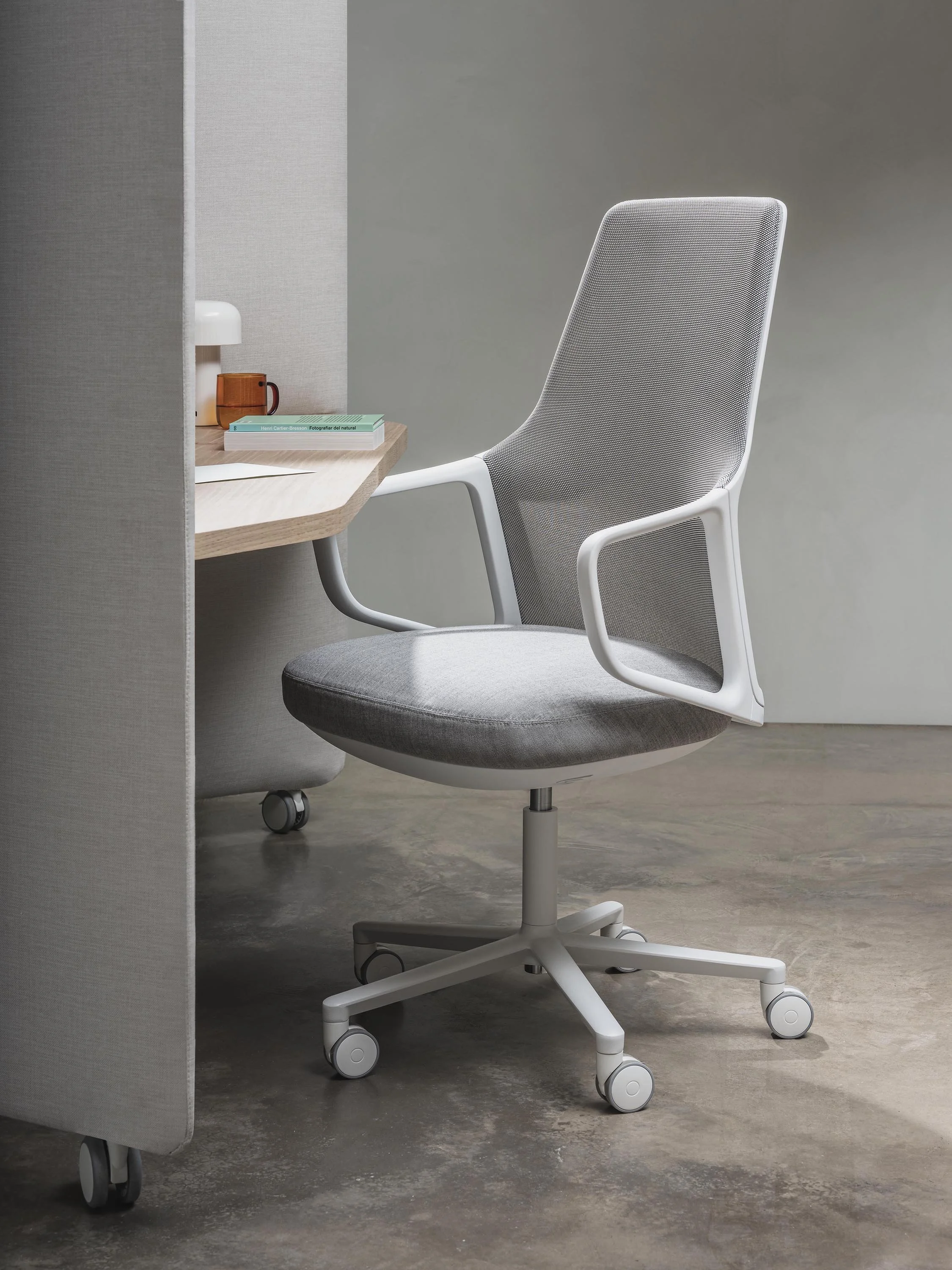 calma_chair_andreu_world_1.jpg