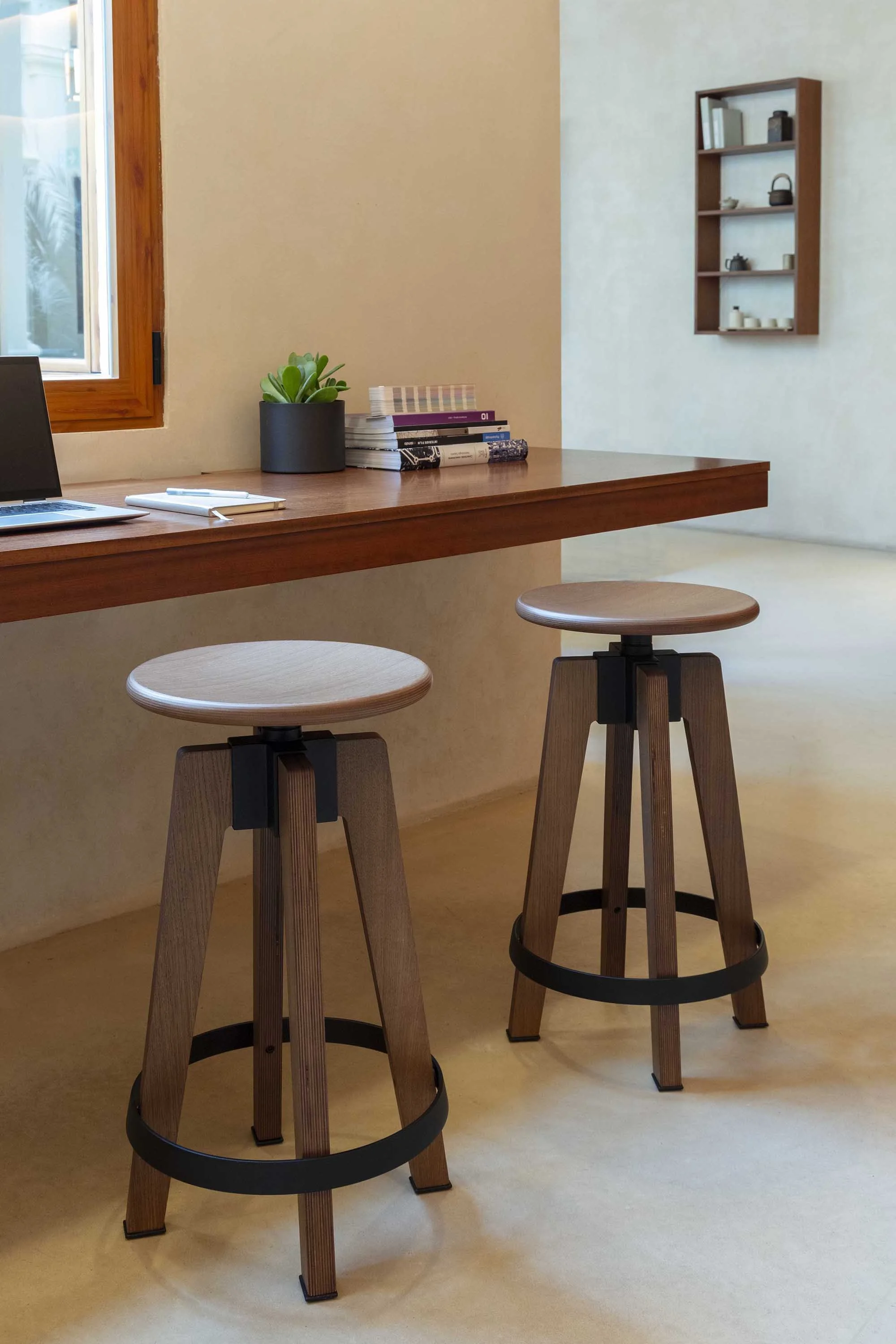 maksim_stool_andreu_world_7.jpg