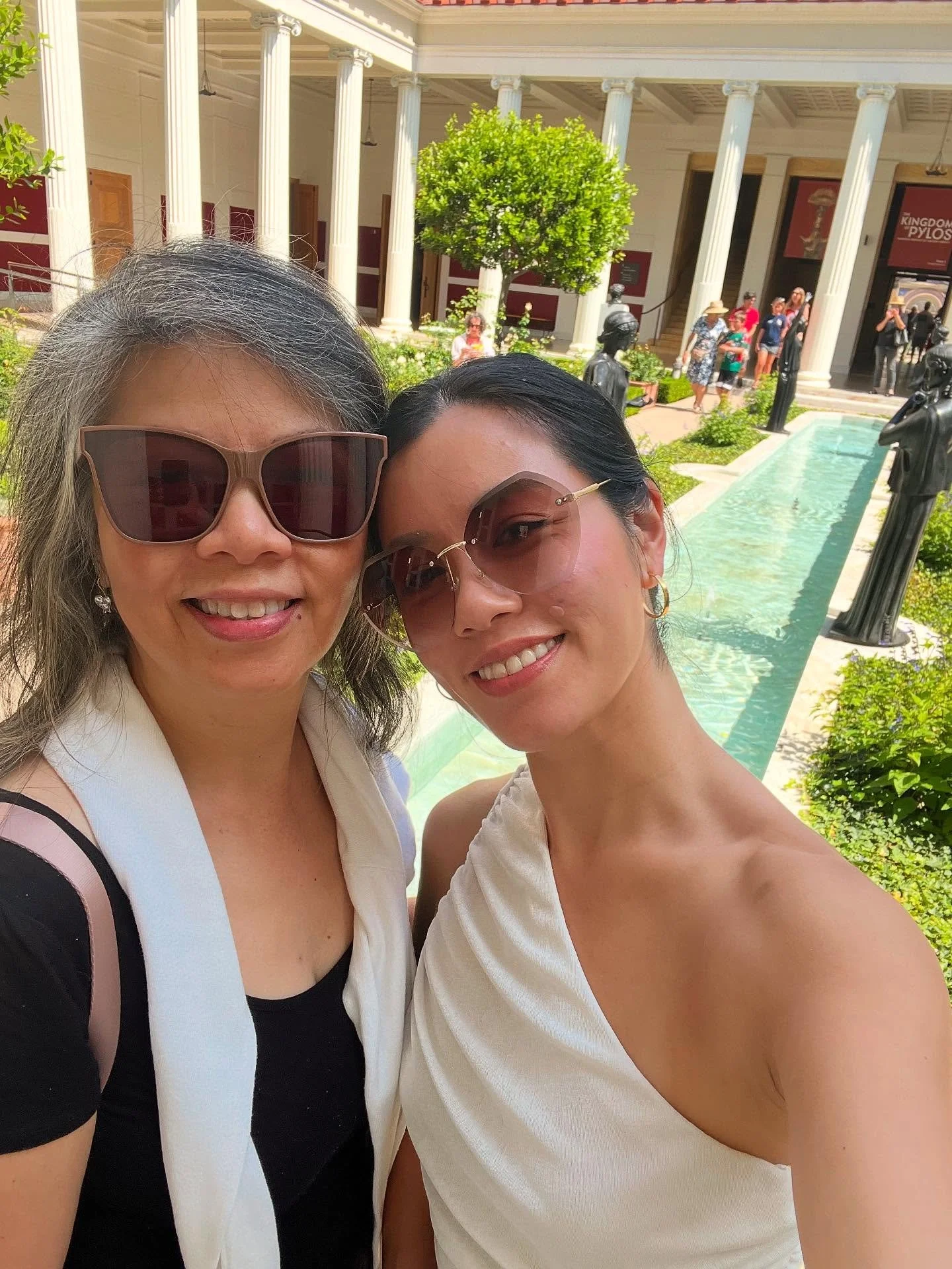 My mom who loves European architecture visited me last week, and me who has been looking for an outdoor water feature for my home actually made it to explore the Getty Villa Monday afternoon after a late night of karaoke 🎤 We found a few contenders.
