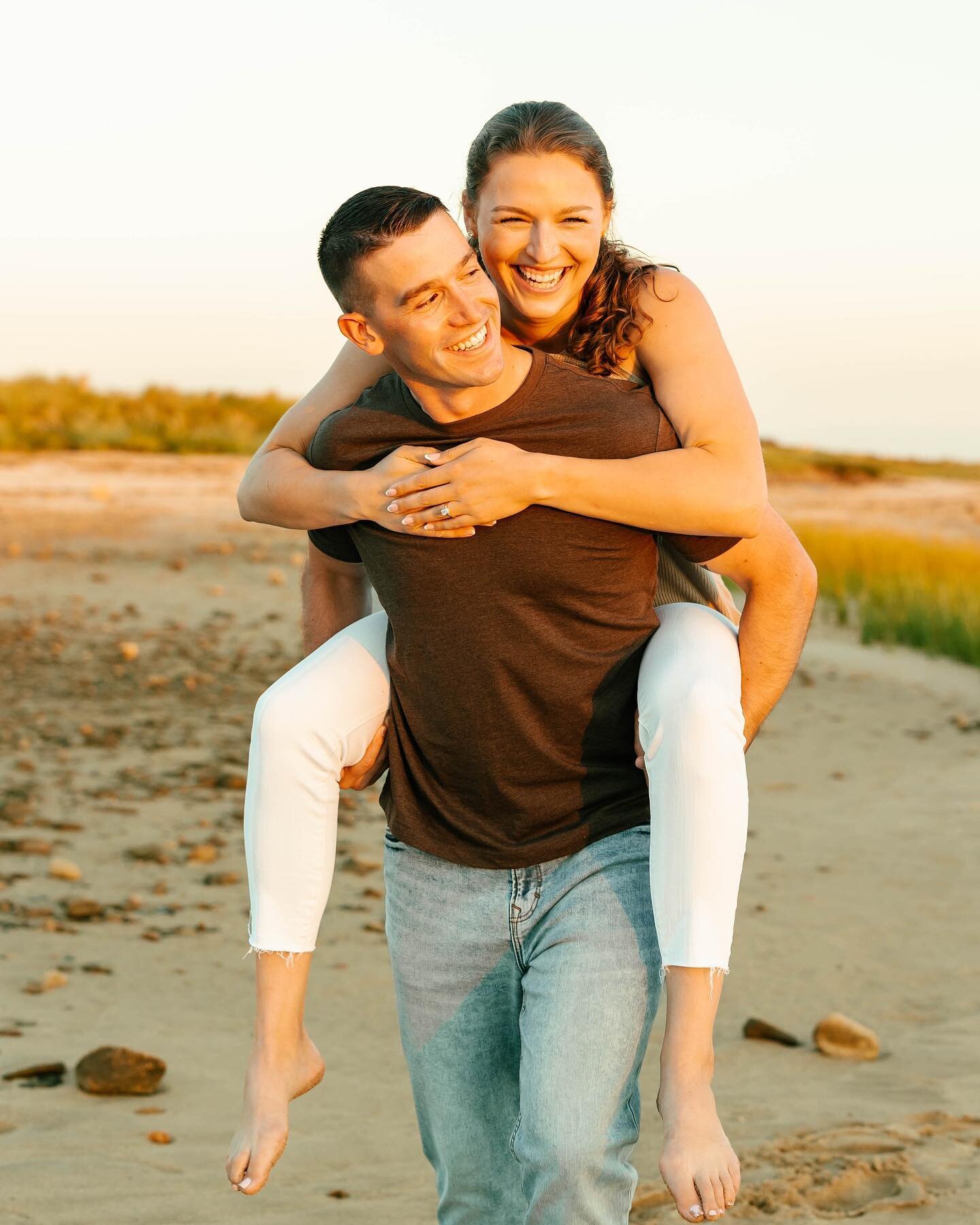 Alanna and Shaun&rsquo;s engagement session was filled with lots of giggles, a beautiful sunset and lots of love between these two!! 

Can&rsquo;t wait to capture their wedding next year!! 

#duxburybeach #capecodphotography #capecodphotographer #cap