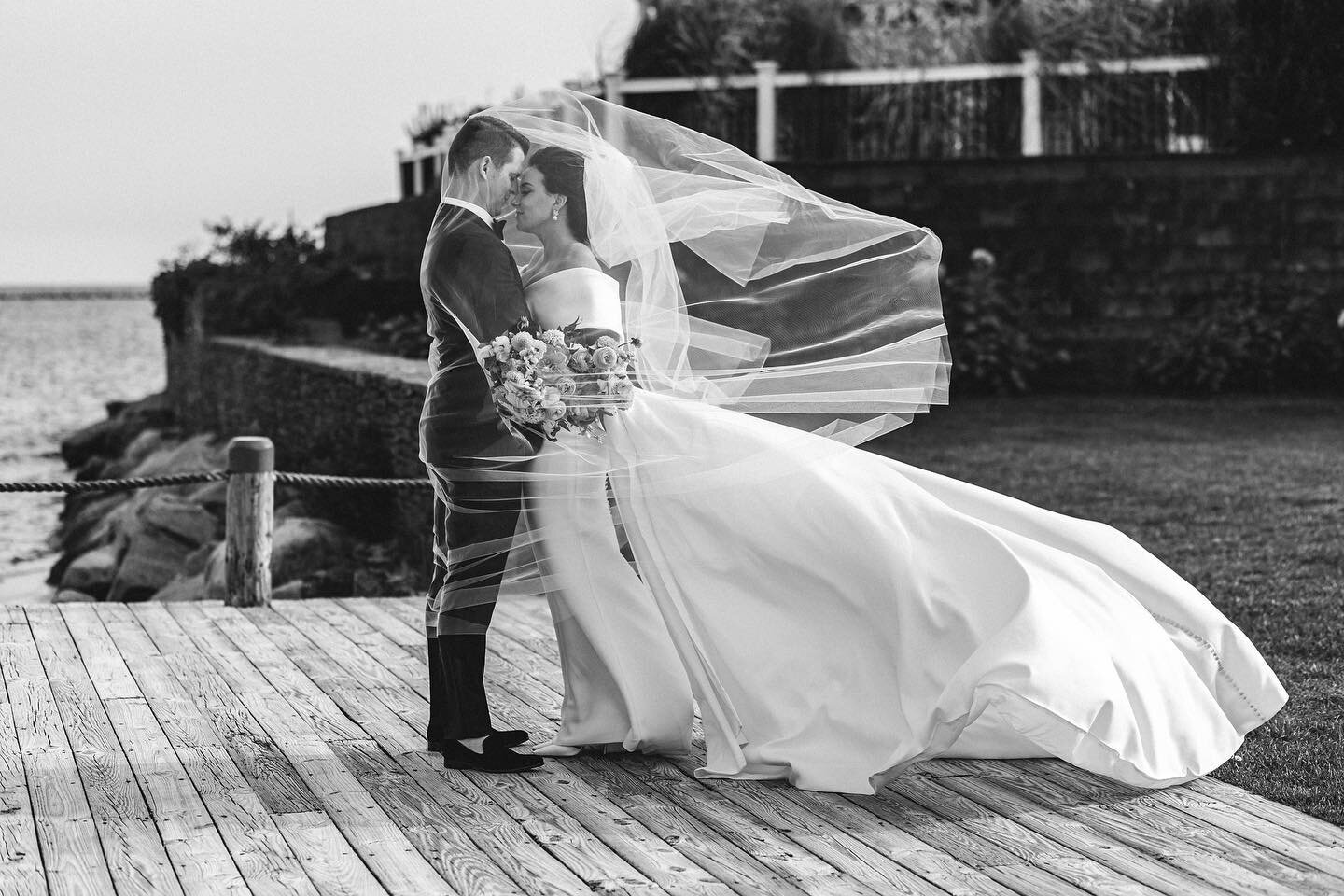 When the wind is being dramatic to make for an amazing shot! Which do you like the black and white or color ? 

Second shooting for @lanecarolinephotography 

#blackandwhitephotography #capecodwedding #capecodbride #capecodweddingphotographer #capeco