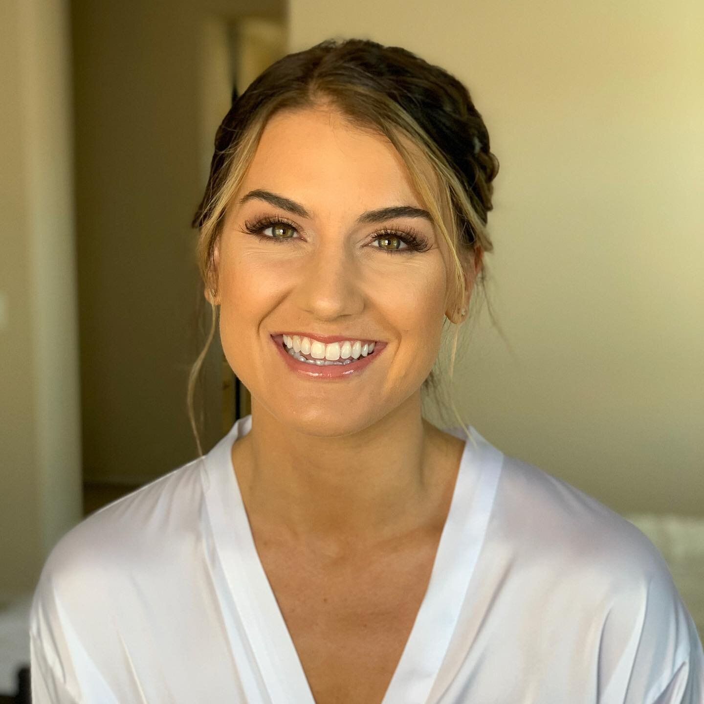 @beautifuldaybrides is back in action 🤗 so excited for this beautiful bride 💕
&middot;
&middot;
&middot;
&middot;
#temeculamakeupartist #sandiegomakeupartist #sdmua #sdmakeupartist #sandiegomua #ocmua #orangecountymakeupartist #ocmakeupartist #soca