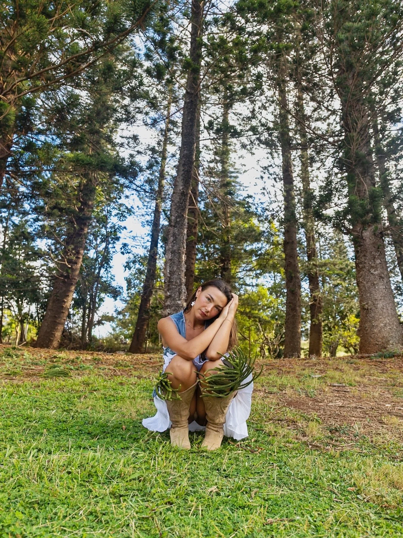 Chasing little autumn moments. 🍂

Model: @jacquelineeashley 
Outfit: @toandfromboutique 
Jewelry: @maui.collection 
Photographer: @capturemauiphoto 
Location: Maui, Hawai&rsquo;i