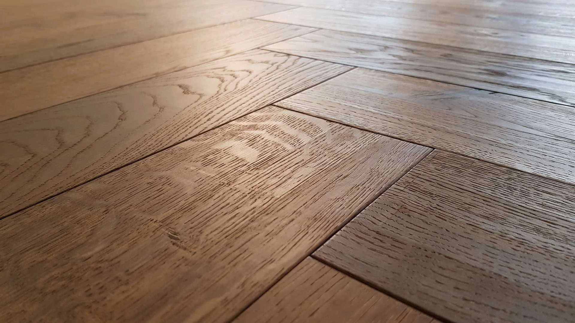 woodline-parquetry-parkett-herringbone-xl-eiche-salzburg.jpg