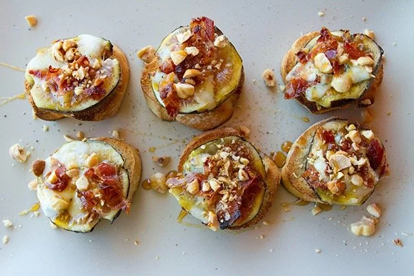 Fig Bruschetta with Honey and Gorgonzola Butter