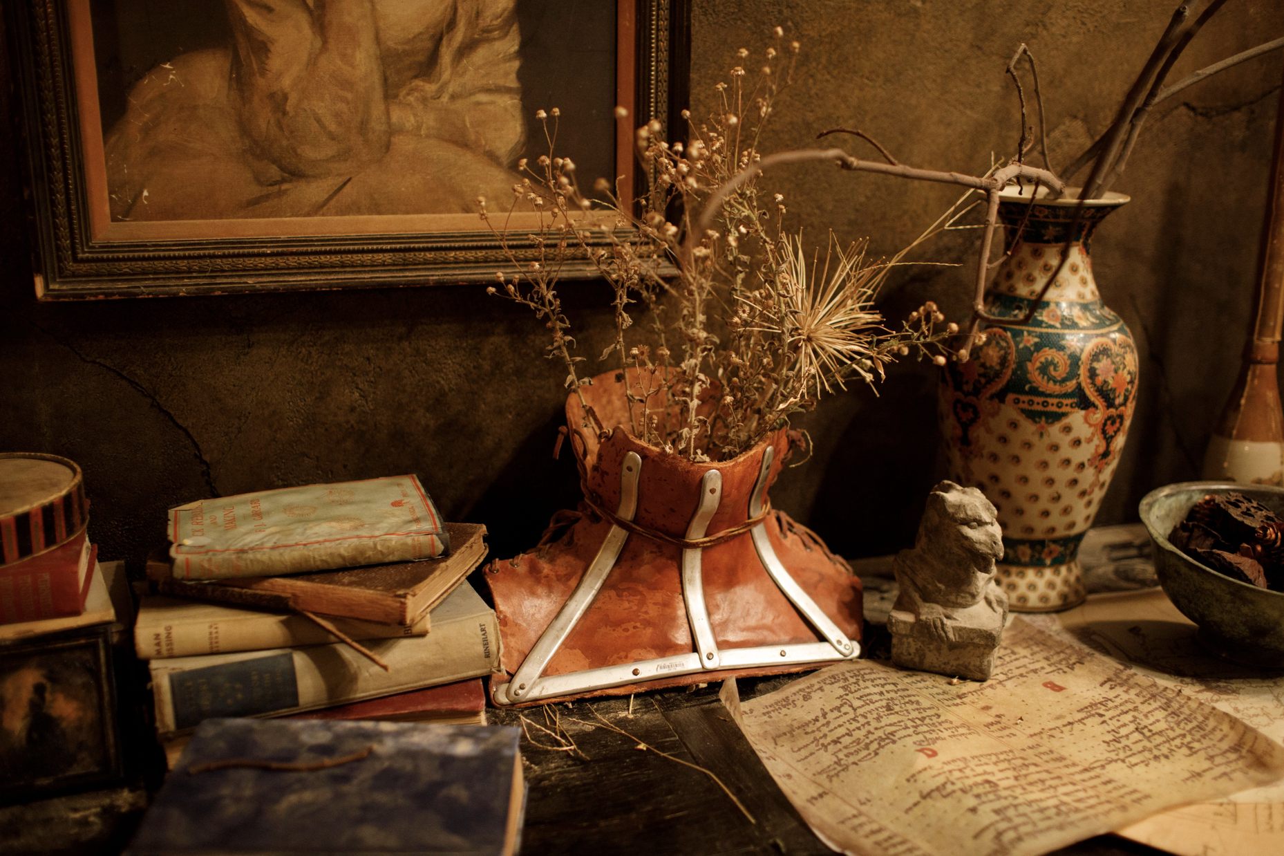 whatwedointheshadows-set decoration.png