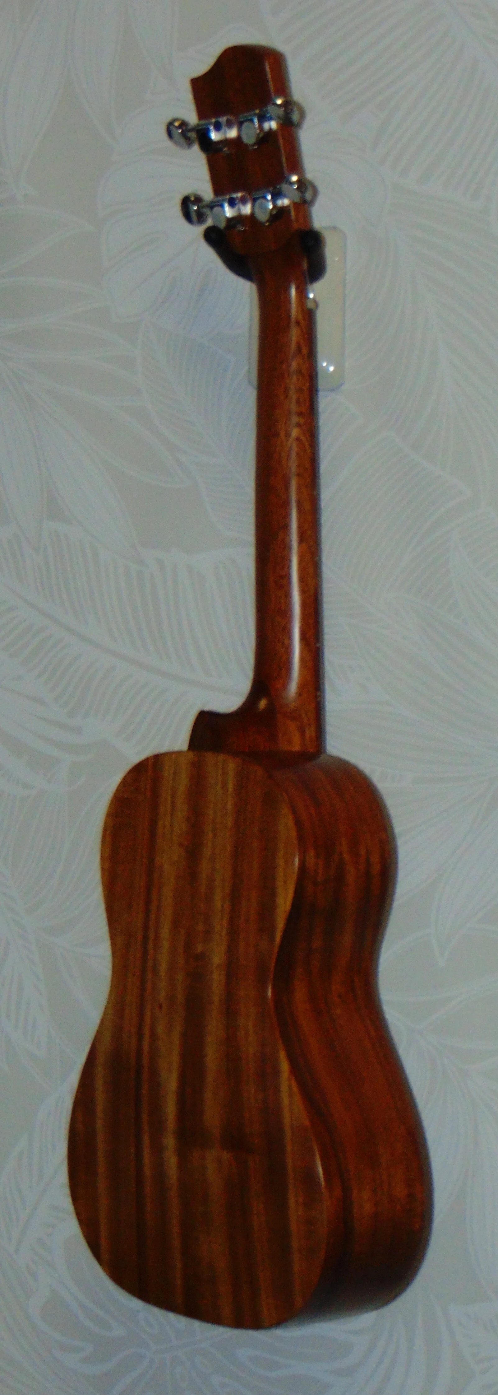 Solid Acacia Tenor      HUG-A-T   Side View