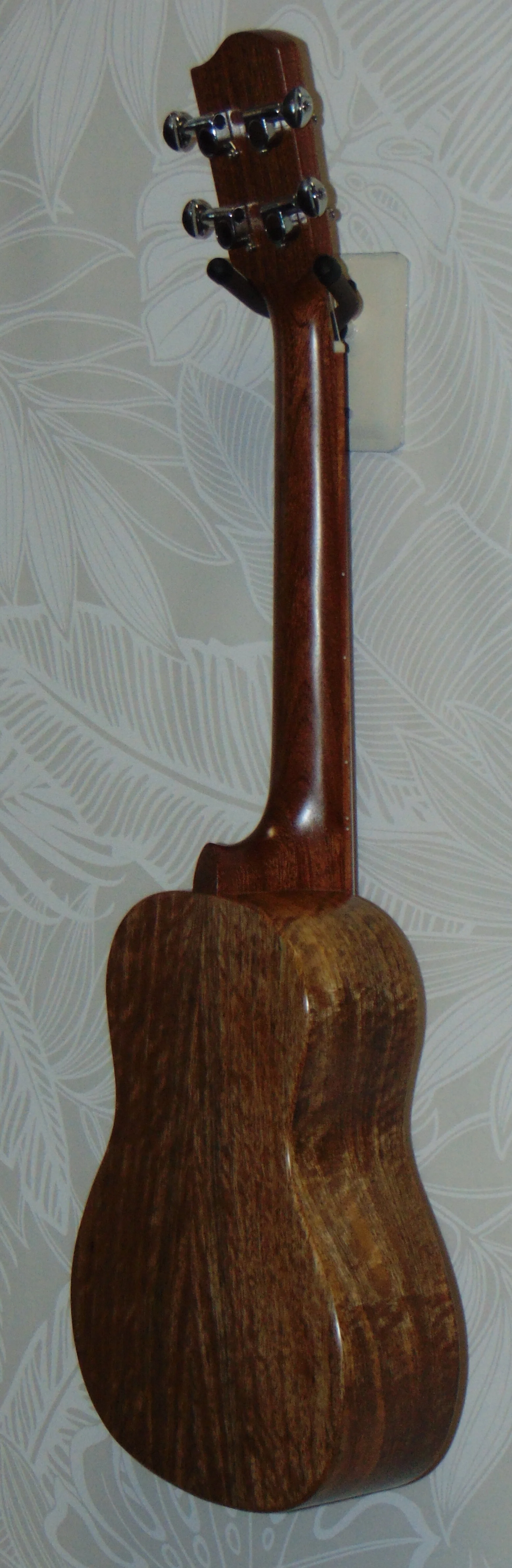 Solid Mango Concert   HUG-MG-C   Side View