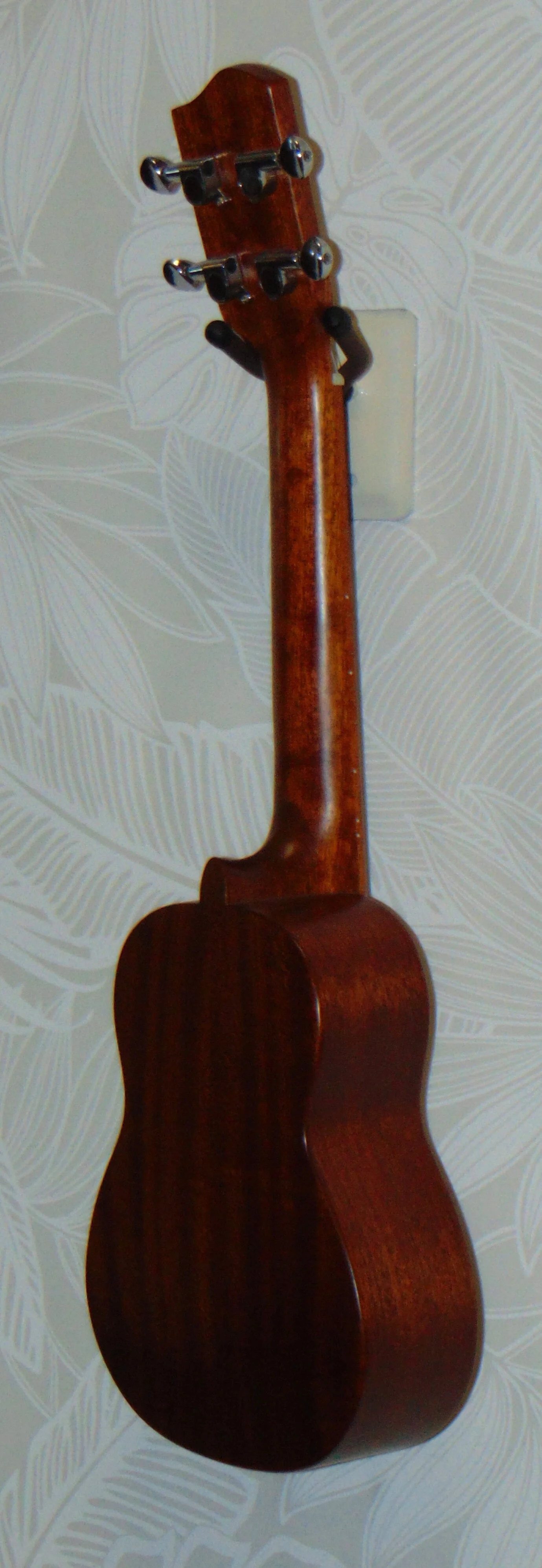 Solid Mahogany Super Soprano  HUG-M-SS  Side View (Copy)