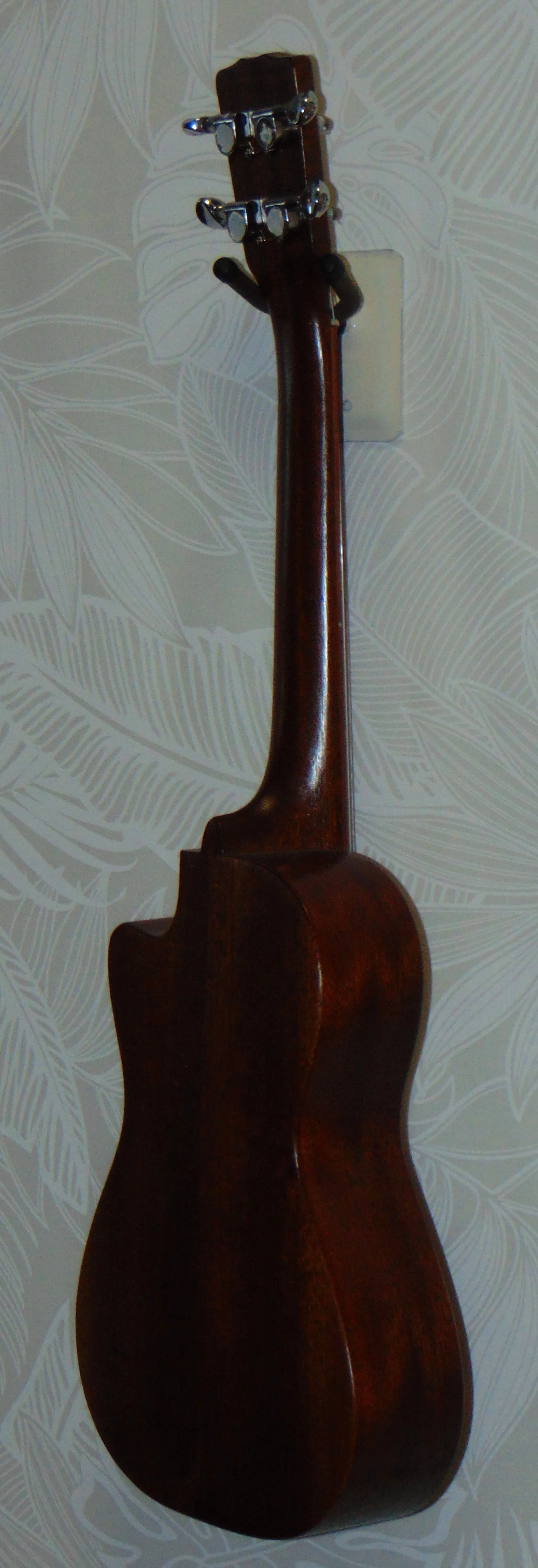 Mahogany Tenor Cutaway electric  HUG-M-TCE  Side View