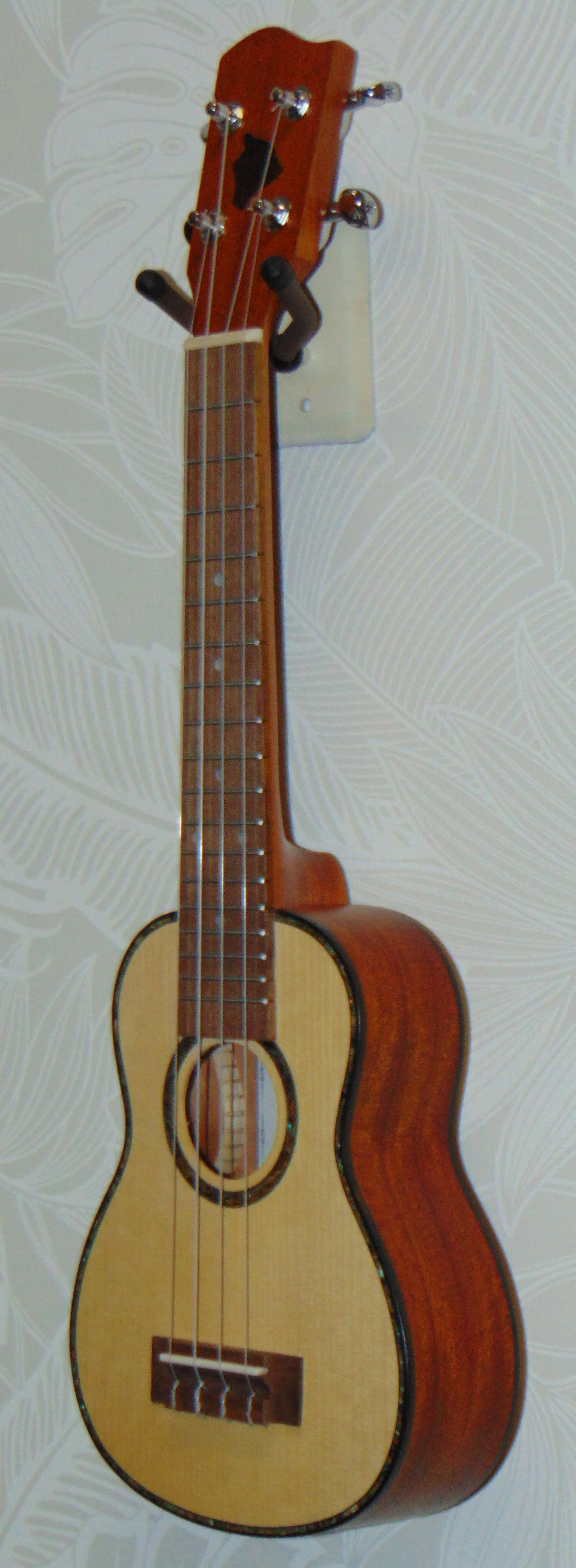 Solid Spruce and Mahogany Super Soprano Side View