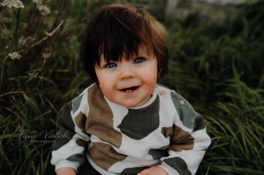 Some adorable cuteness to see you into the weekend! Such a gorgeous wee face! LOVE!