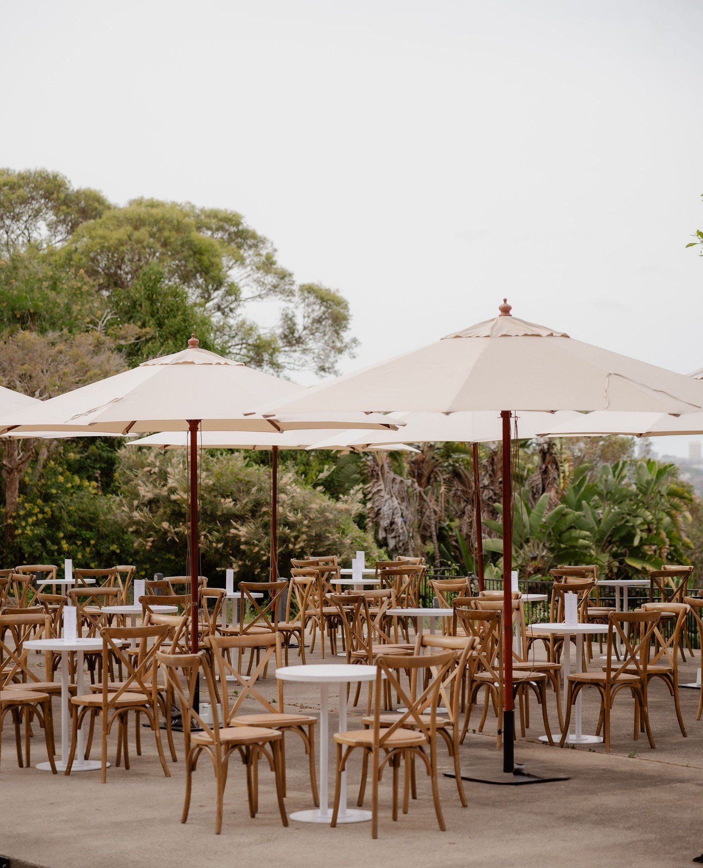 Outdoor events don&rsquo;t have to mean oversized setups. Our caf&eacute; tables and dining chairs make it easy to seat large groups in a relaxed, comfortable way. ⁠
⁠
Perfect for festivals, corporate family days, or any event where flow matters 🎉⁠
