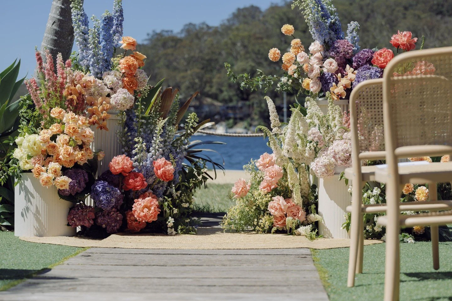 Touches of texture, layers of colour 🤩⁠
⁠
With stunning ceremony blooms from @ipsenbotanica ⁠
⁠
#HYREEvents #SydneyWeddings #SydneyWeddingHire #EventFurnitureHire #CeremonyStyling #NaturalRattanChairs #WeddingSeatingSydney #WeddingStylingSydney #Eve
