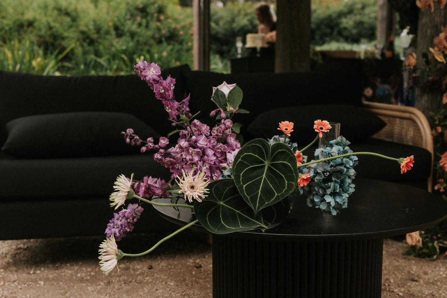 Black furniture = the ultimate backdrop for your blooms 🖤⁠
⁠
#eventfurniturehiresydney #sydneyeventhire #sydneyevents #weddinghiresydney #eventhire #corporateeventsydney #hyreevents