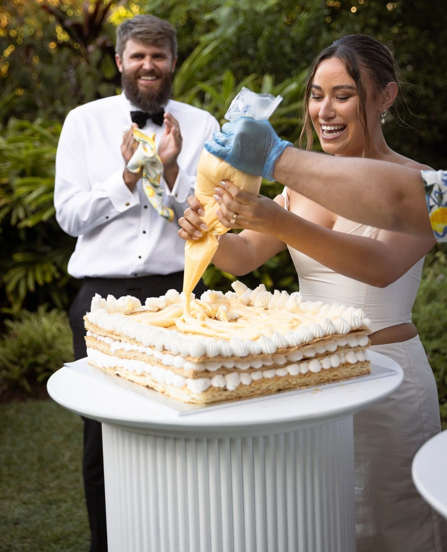 POV: the cake becomes the entertainment ⁠
Featuring our ribbed plinth doing what it does best....stealing the spotlight at every event.⁠
⁠
Coordinator/styling @hyre.events⁠
Wedding content creator @blaze_connectt⁠
Photographer @lovebychrissygensch⁠
C