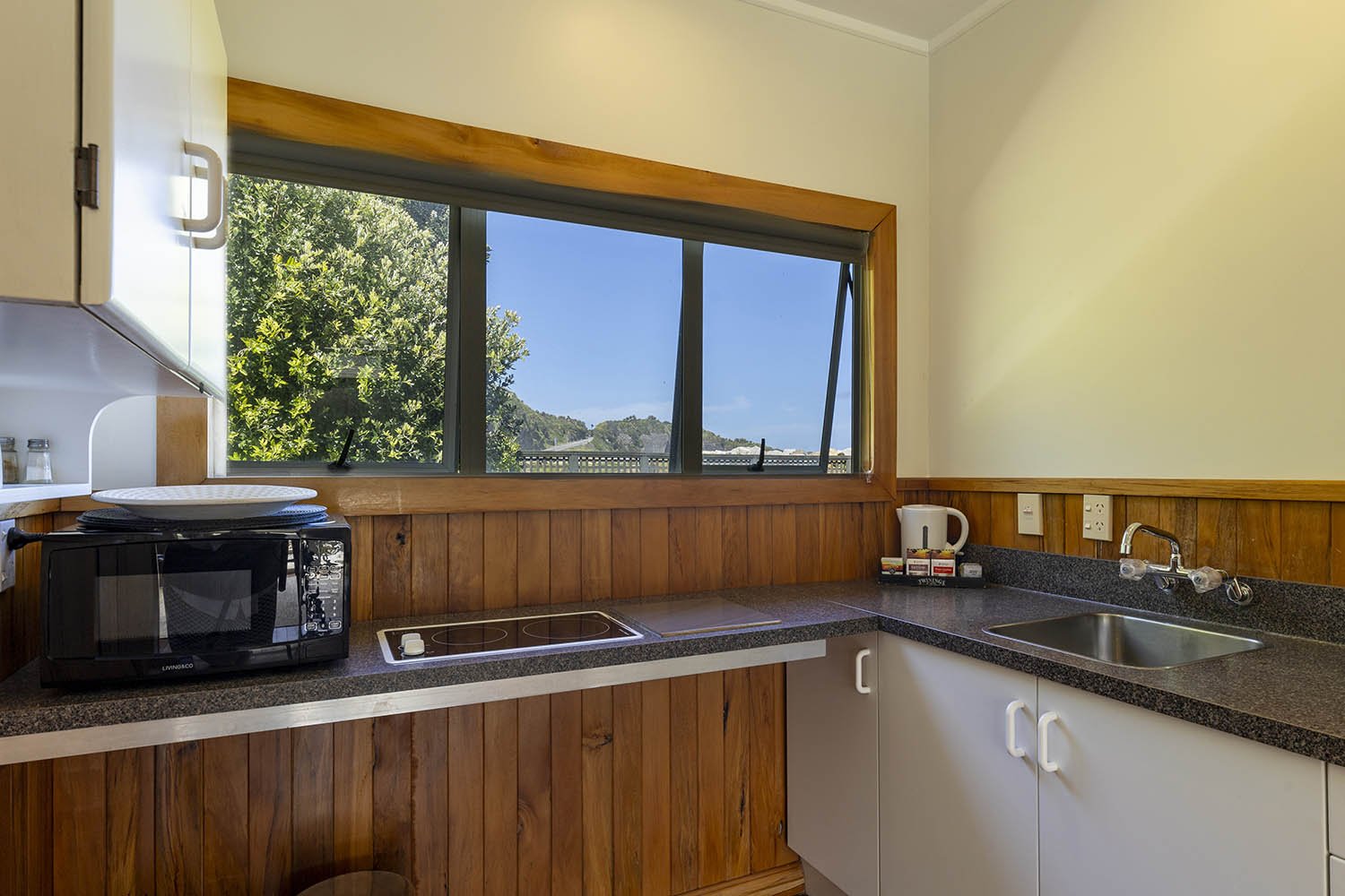 Punakaiki Beachfront Motels - 2 Bedroom Family Unit Kitchen.jpg