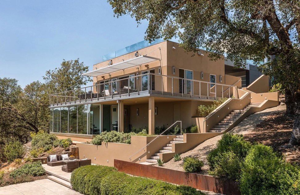 Extraordinary Property of the Day: A Modern Mountain Masterpiece in St. Helena, California represented by&nbsp;@carole_sauers&nbsp;of&nbsp;@artisansothebysrealty

3644 Spring Mountain Road St. Helena, CA
3 Beds, 5 Full Baths, 2 Half Baths, 6,136 Sq. 