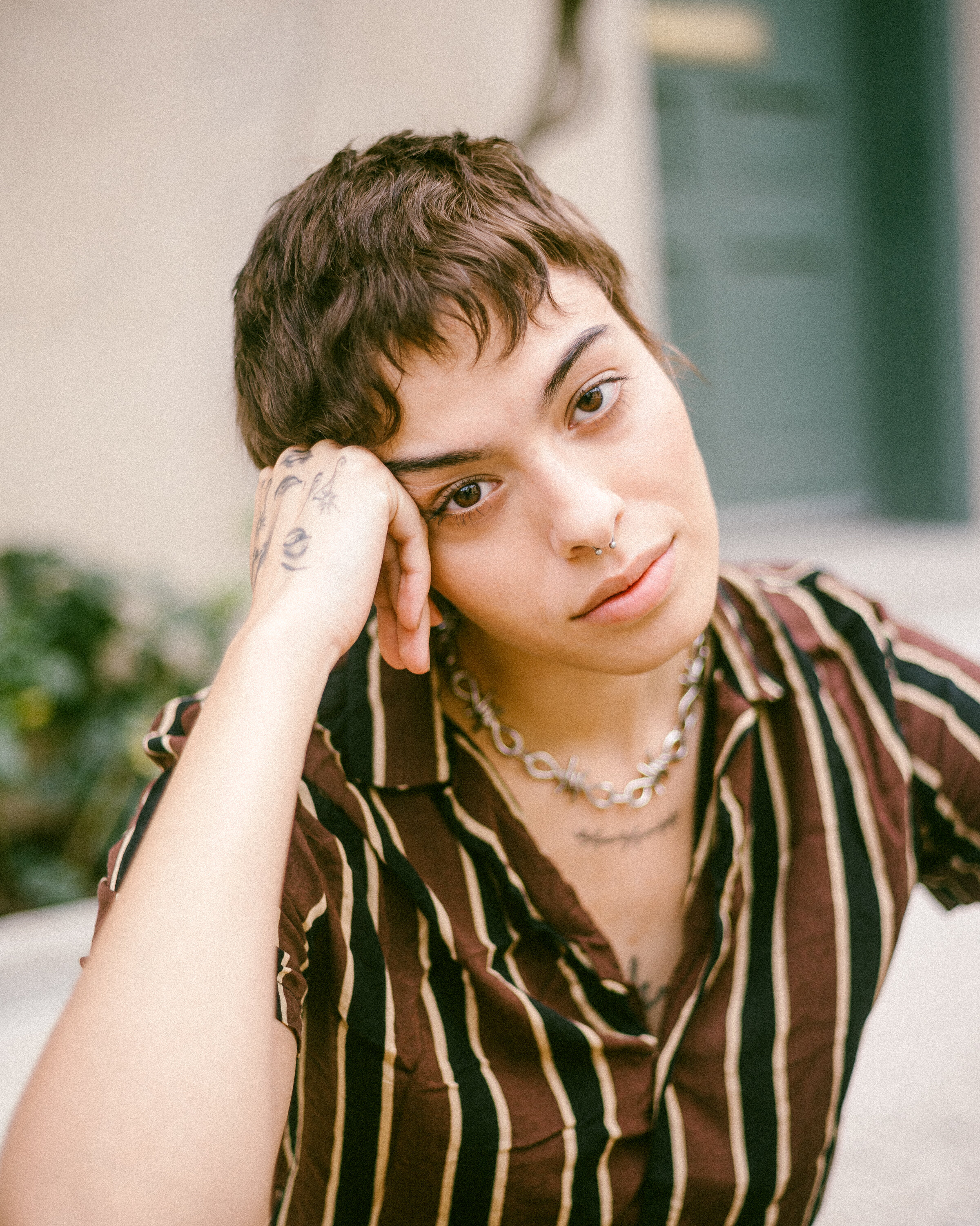 natural makeup on model for outdoor photoshoot