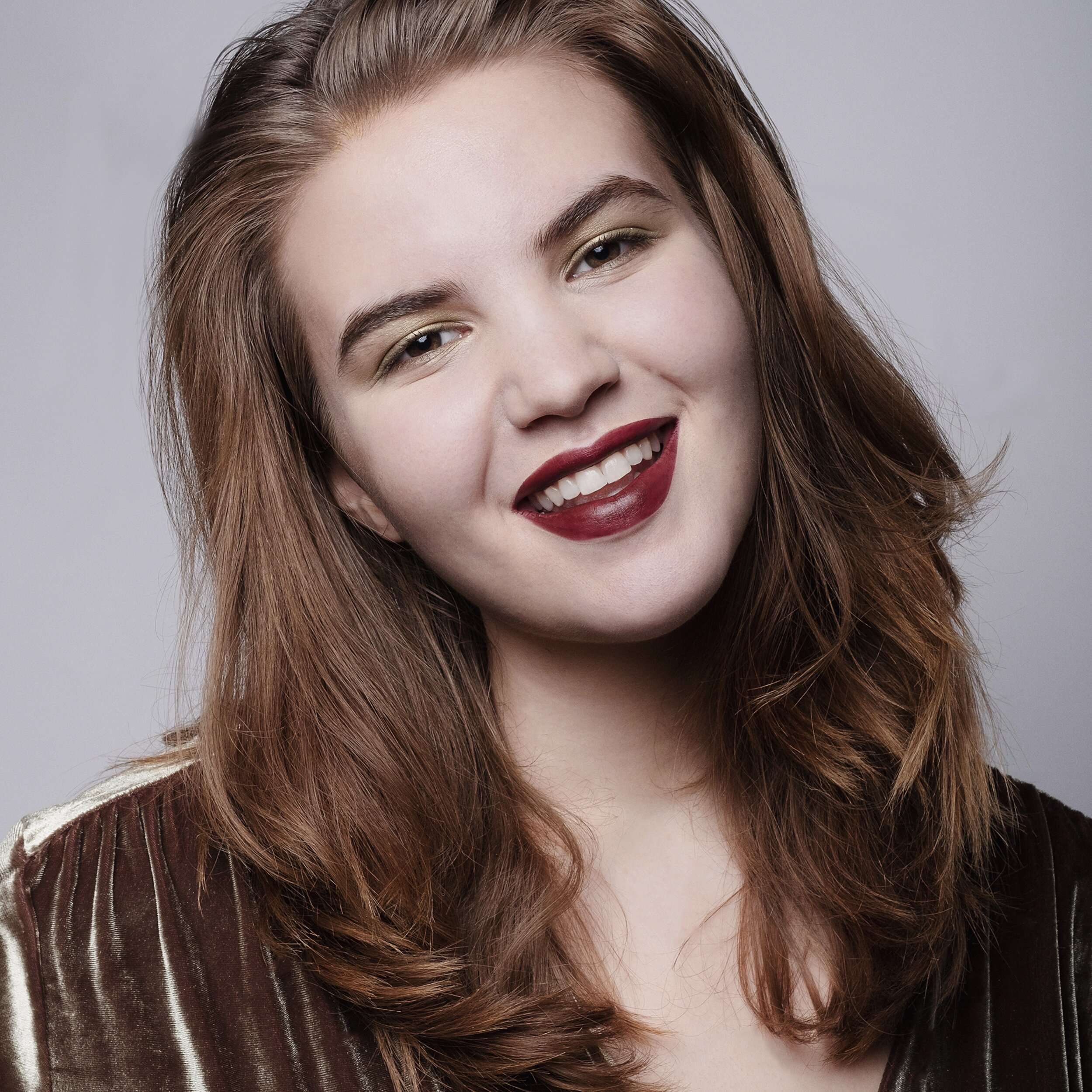 red lips makeup for red hair for photoshoot 