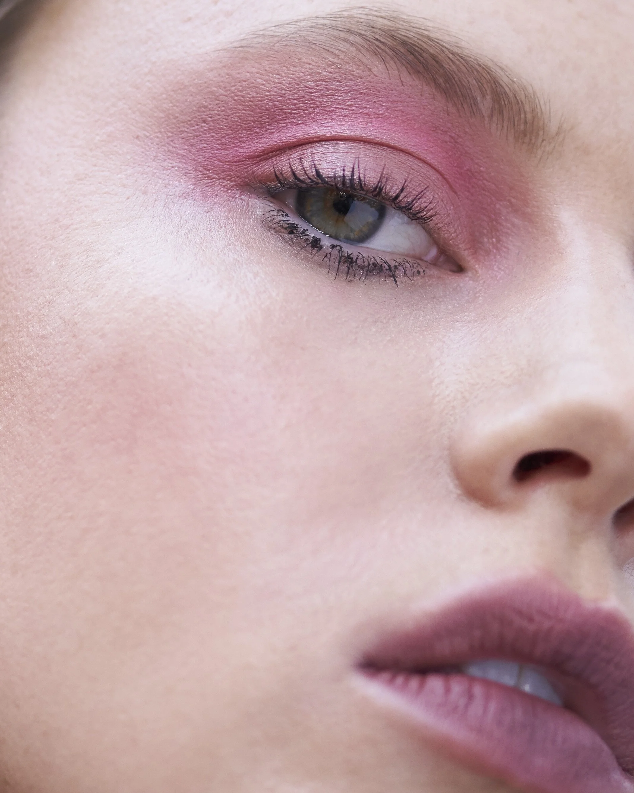 easy red eyeshadow trend makeup look