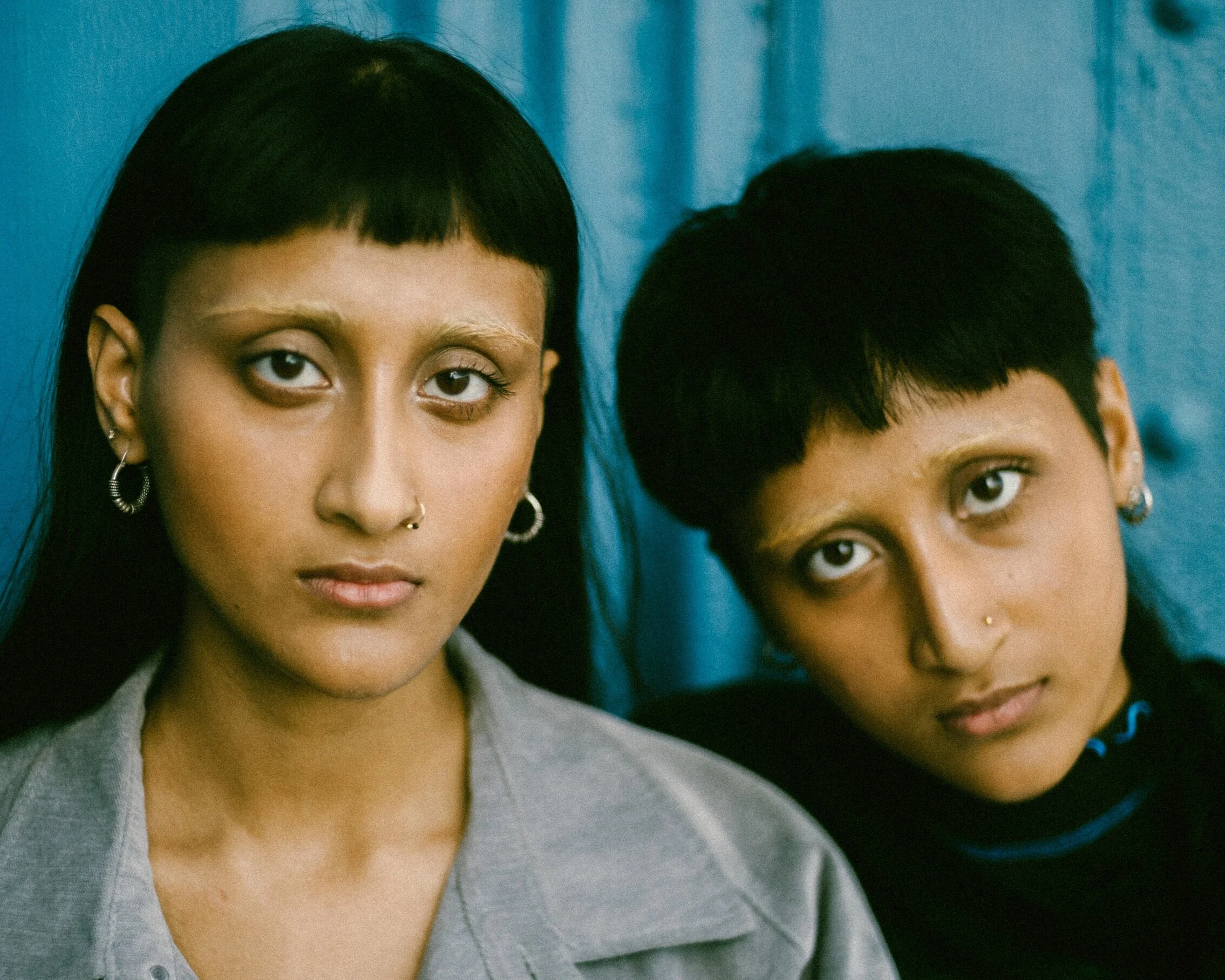 makeup for brown skin tone, simple everyday makeup for dark skin, twins, mua los angeles