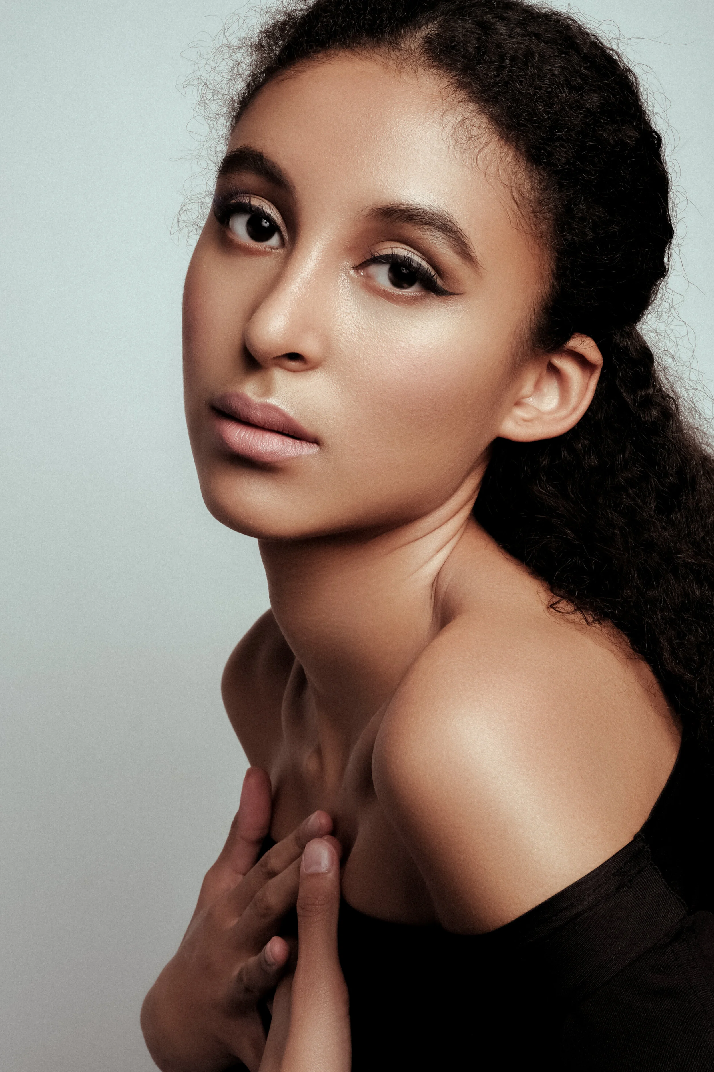 simple glam everyday black eyeliner makeup for dark skin