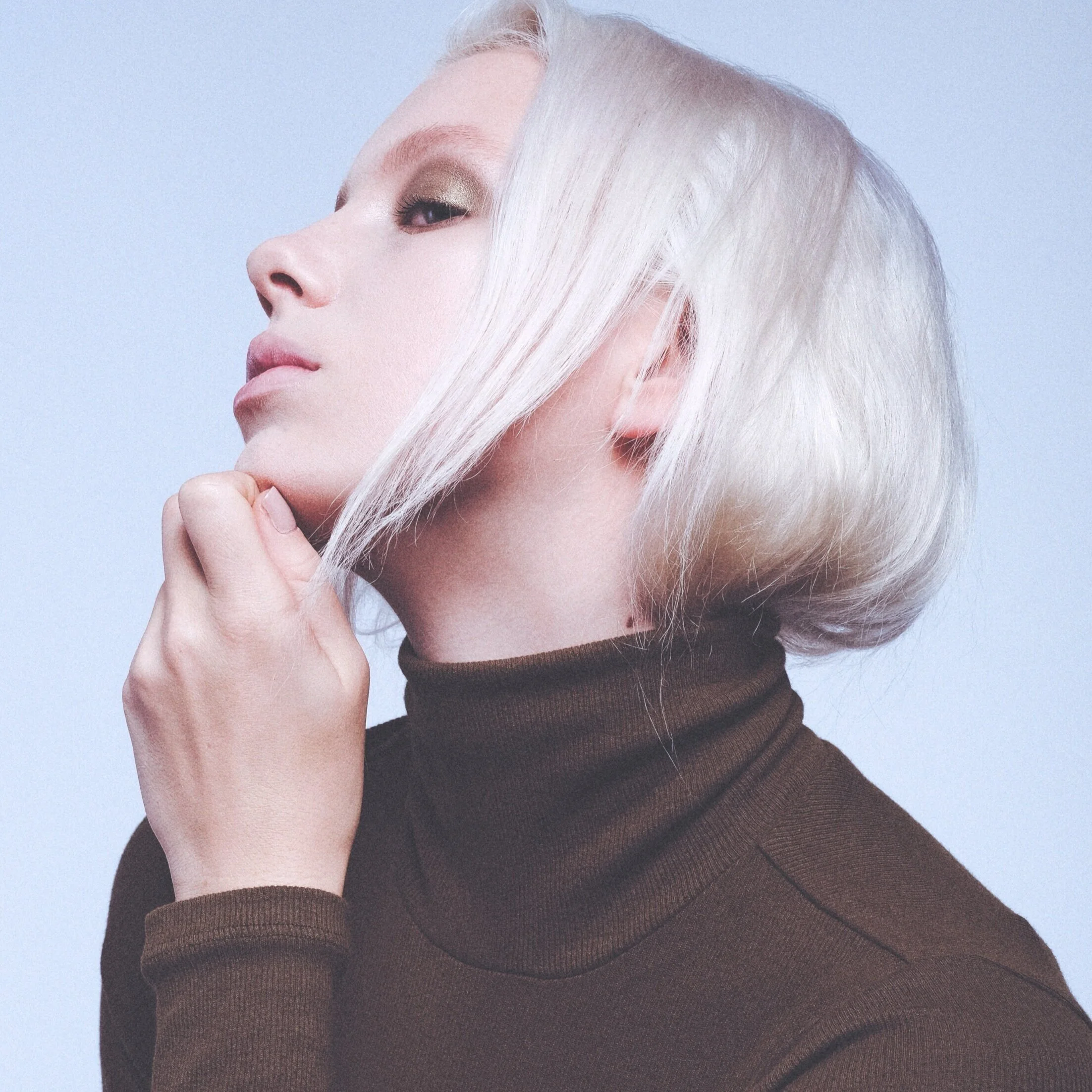 olive eyeshadows makeup for blond girl