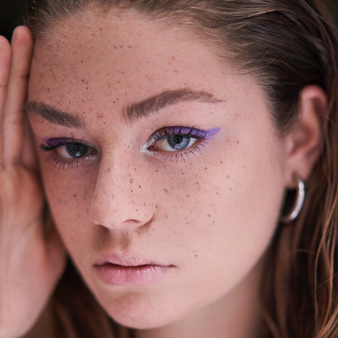 everyday glitter makeup with faux freckles and. color eyeliner