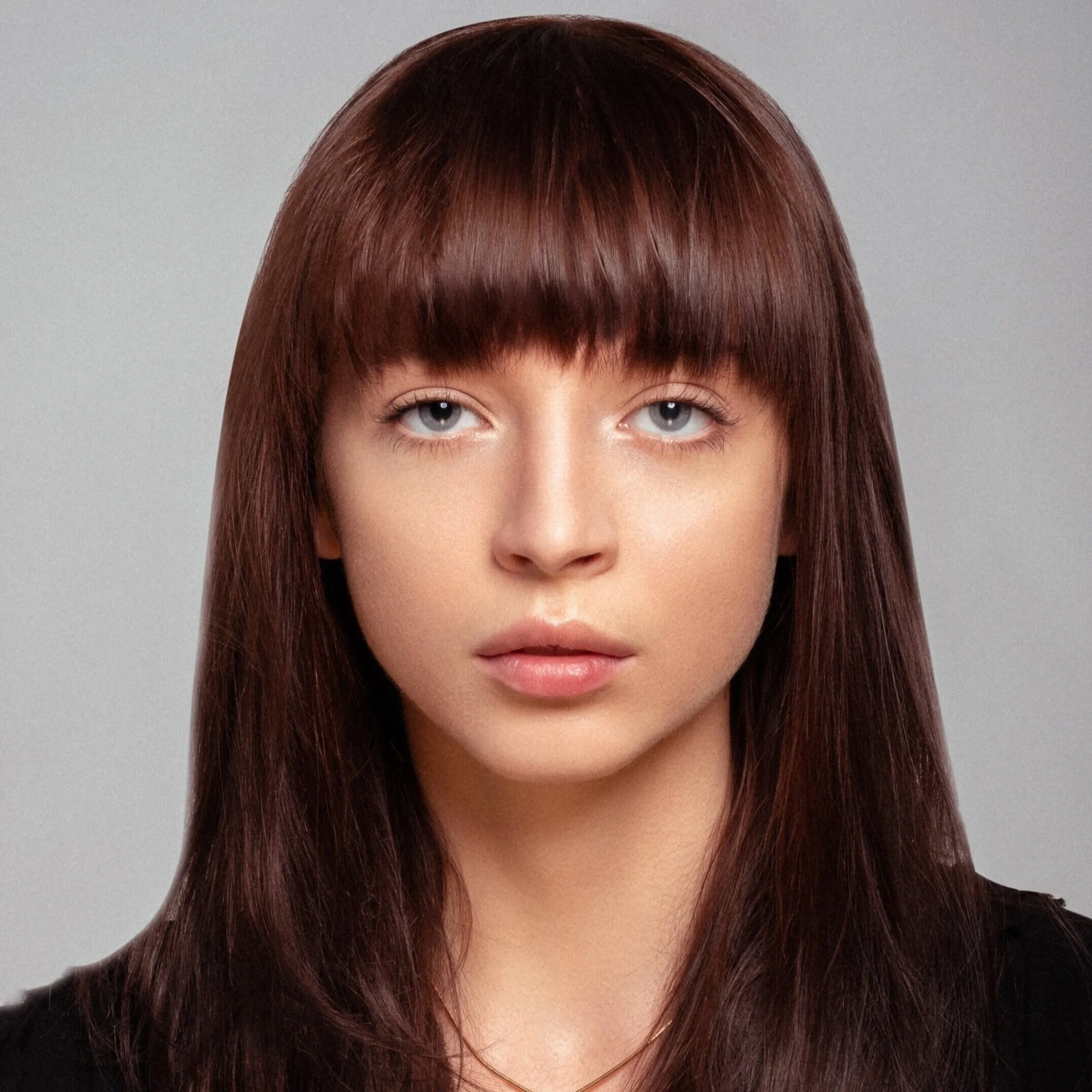 beauty neutral makeup for brunette for photoshoot