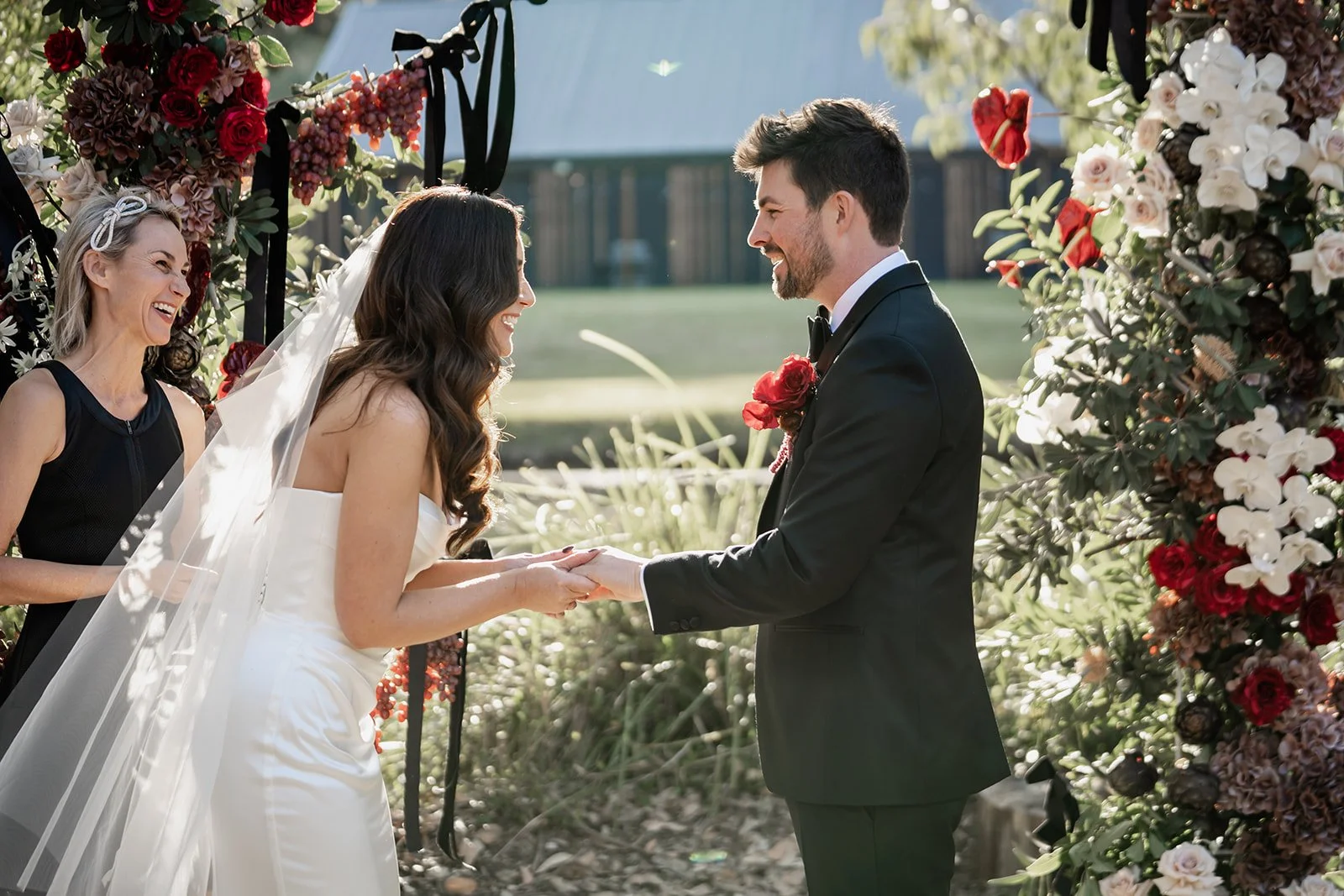 Jacqua Celebrant conducting Kimberley and Jackson’s wedding ceremony at Bawley Vale Estate, Bawley Point. Photo credit: Leanne Doyle Photography