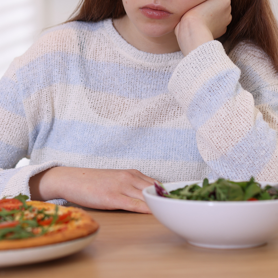 3 signs you may be experiencing disordered eating habits (and what you can do about it)