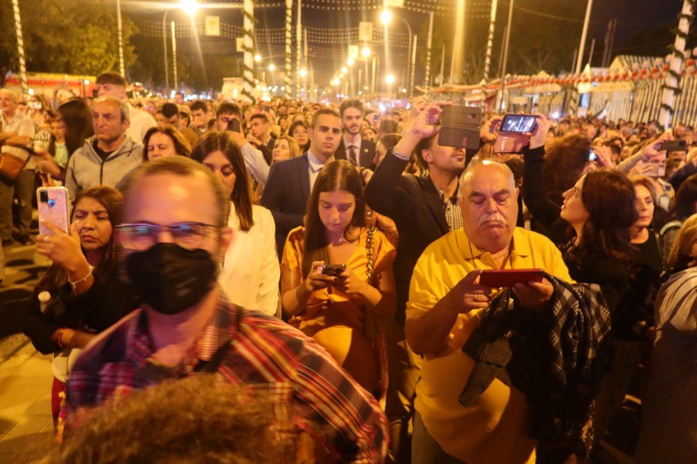  There I am in the crowd as the Feria de Abril in Seville begins. 